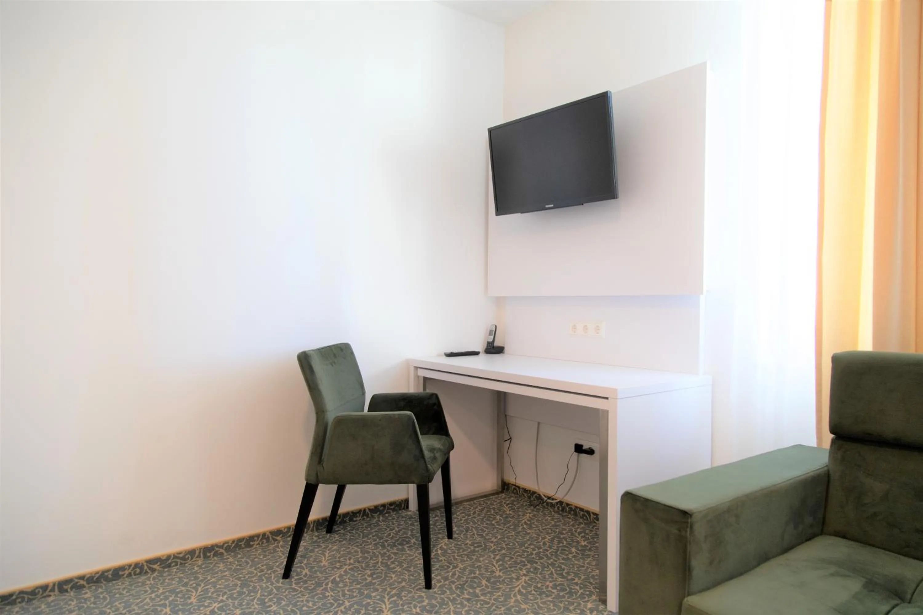 TV and multimedia in Amplidi Hotel Hannover