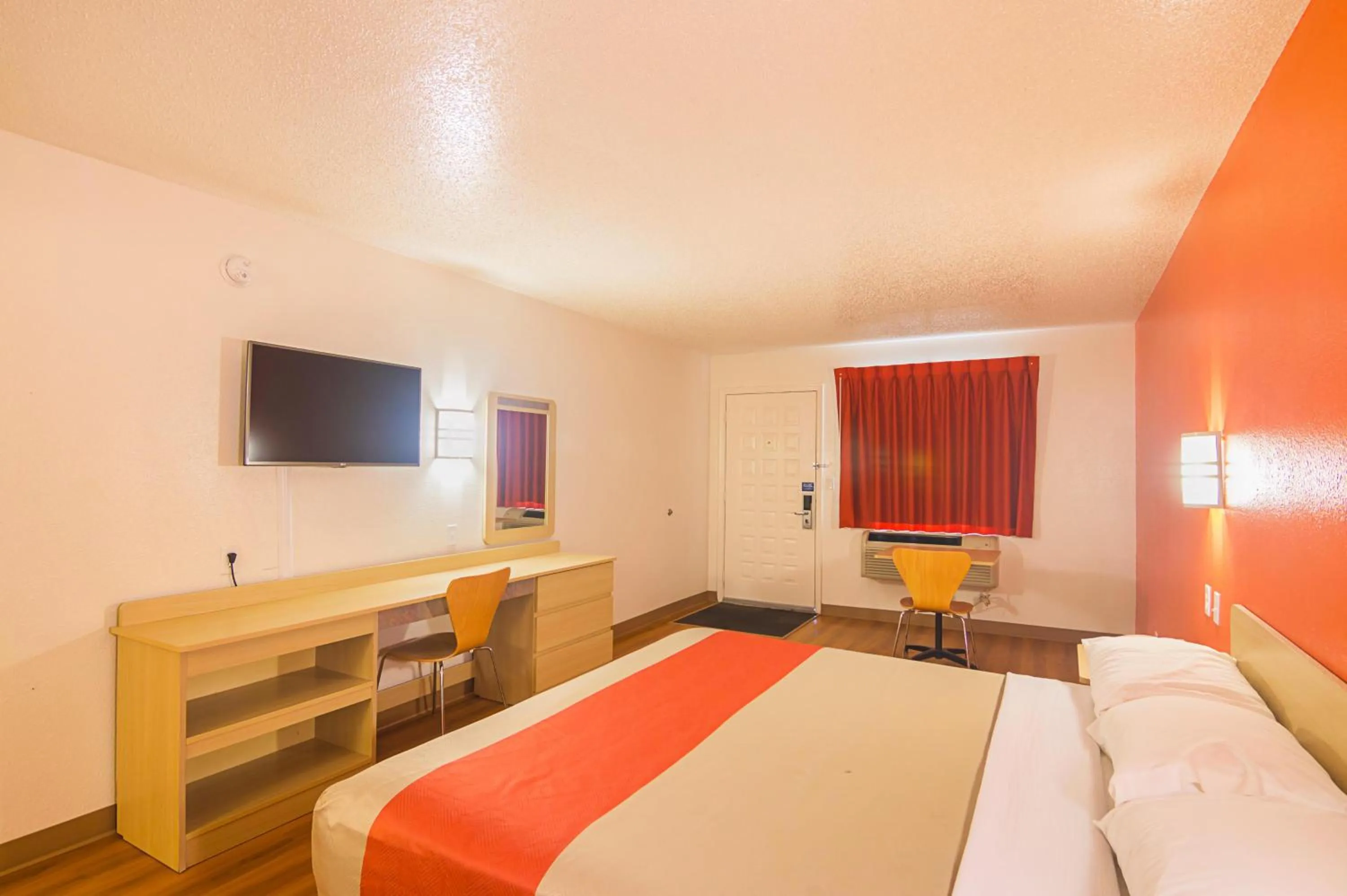 Bed in Motel 6-Indianapolis, IN - Airport