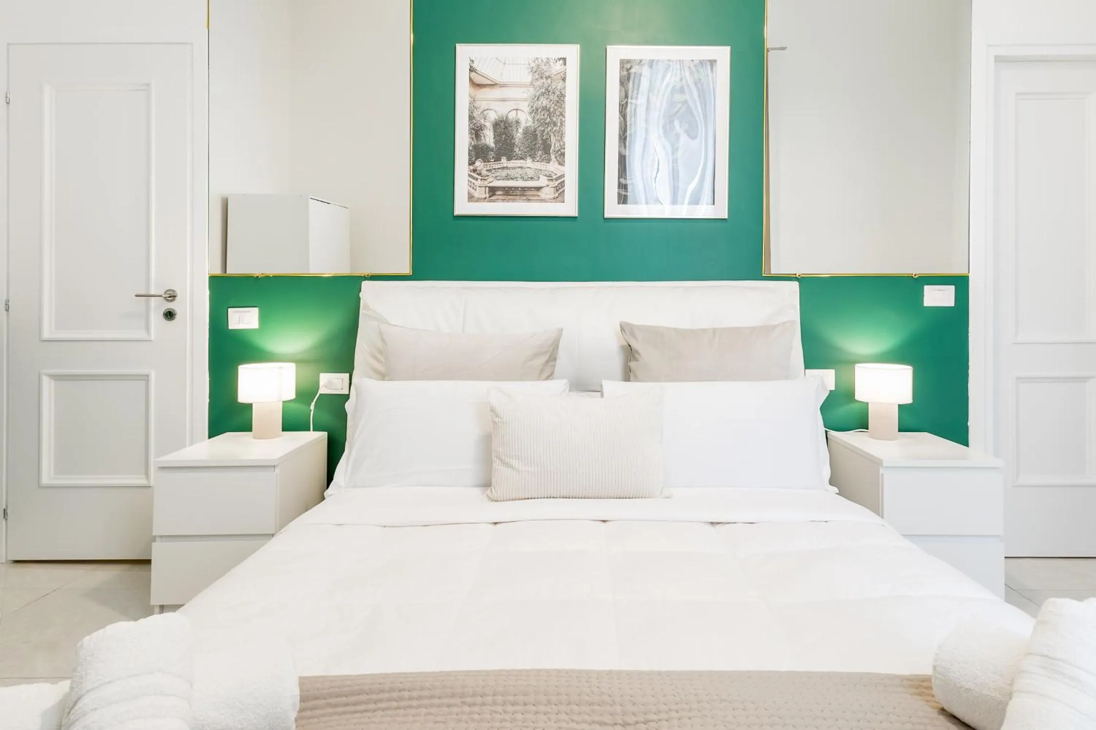 Bed in DrsRome - Roman's Ruins Colosseum