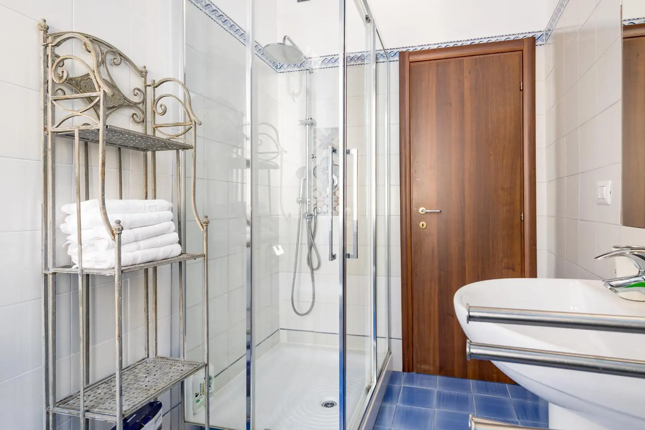 Standard Apartment in DrsRome - Roman's Ruins Colosseum Standard Apartment in DrsRome - Roman's Ruins Colosseum