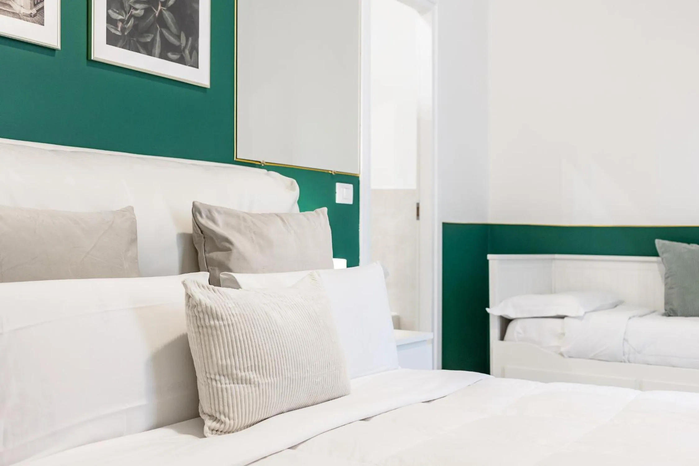 Bed in DrsRome - Roman's Ruins Colosseum