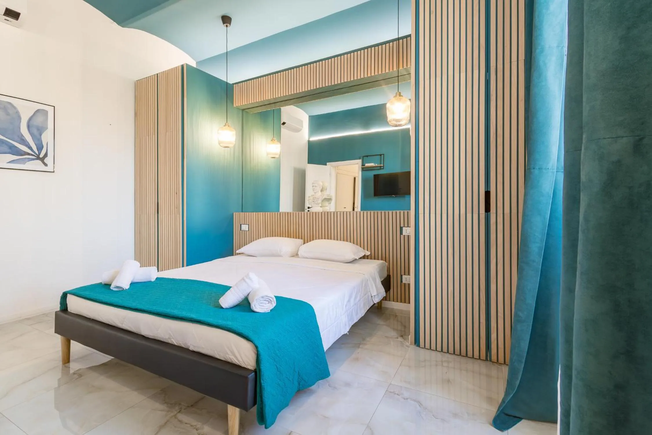 Bedroom, Bed in DrsRome - Roman's Ruins Colosseum