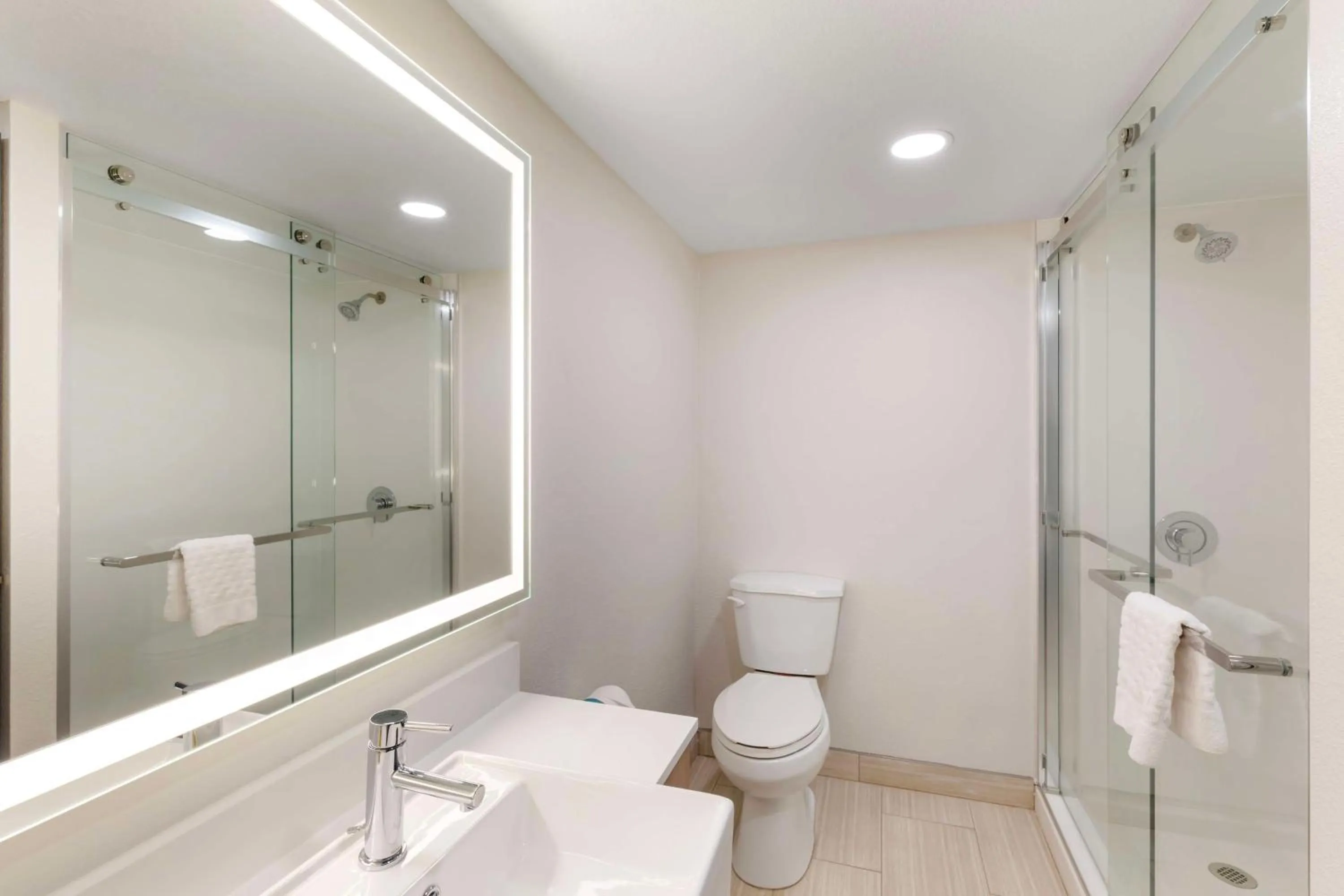 Bathroom in Best Western Plus Atlanta Airport East