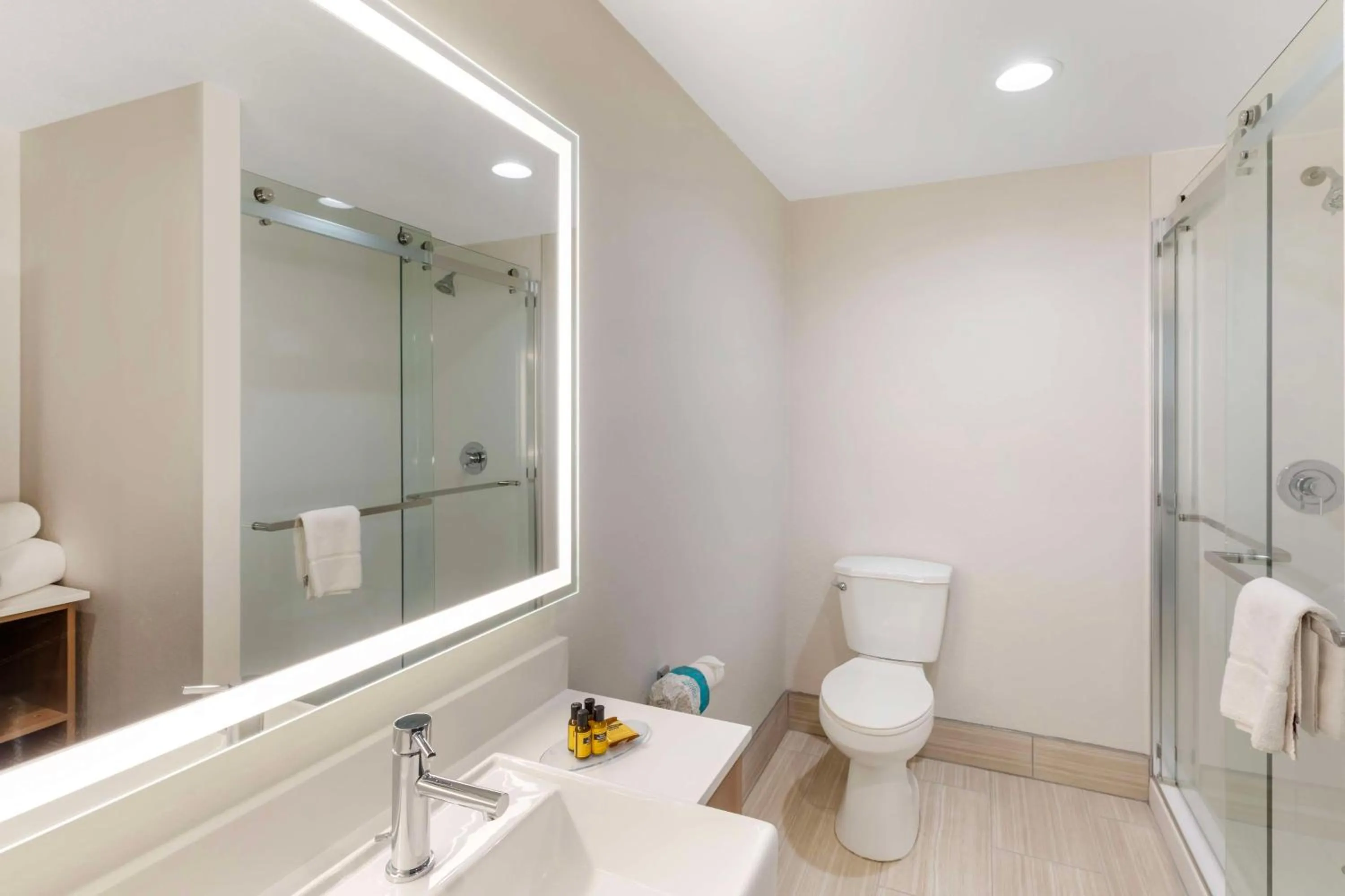 Bathroom in Best Western Plus Atlanta Airport East