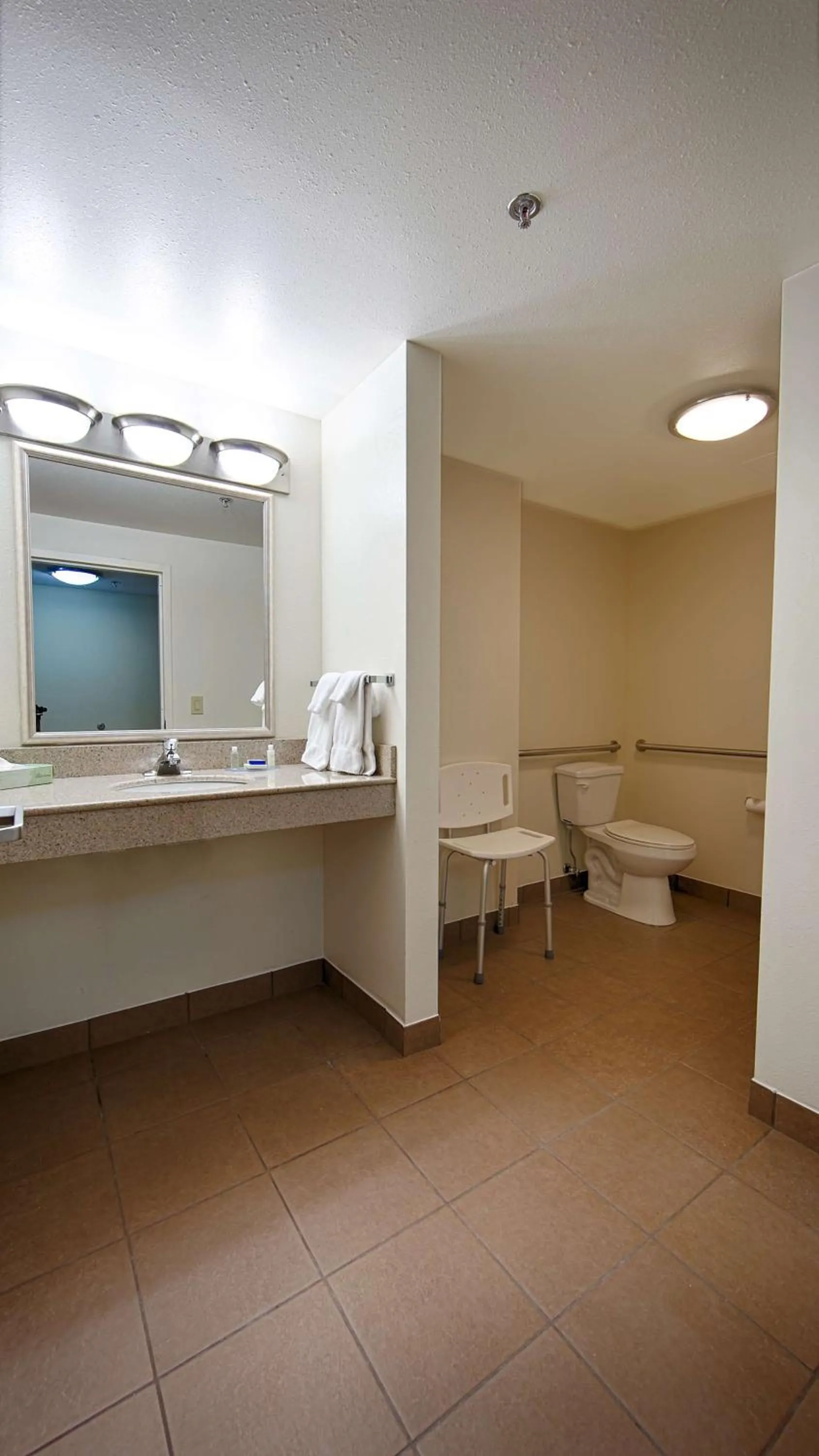 Photo of the whole room in Best Western Plus Atlanta Airport East