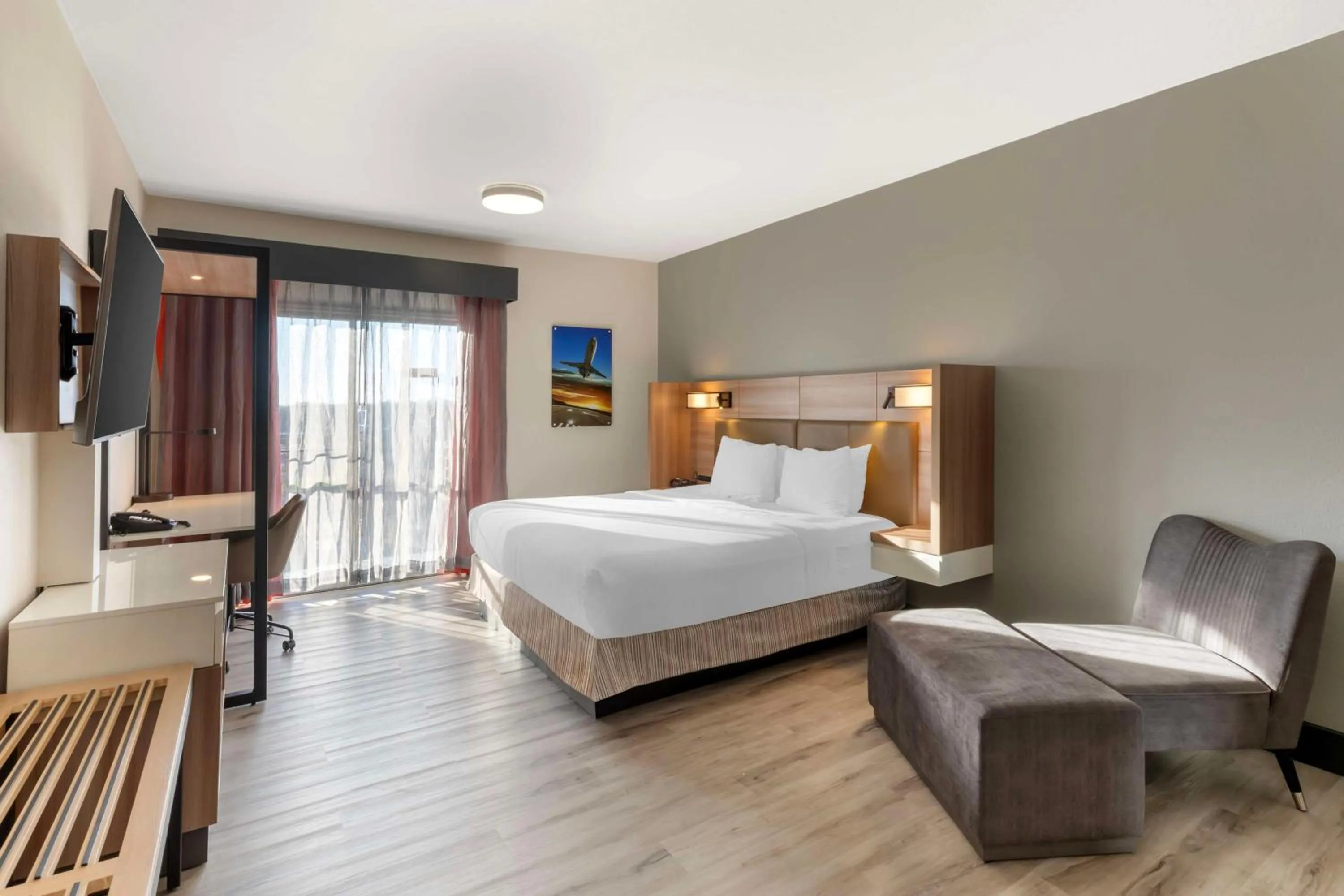 Bedroom, Bed in Best Western Plus Atlanta Airport East