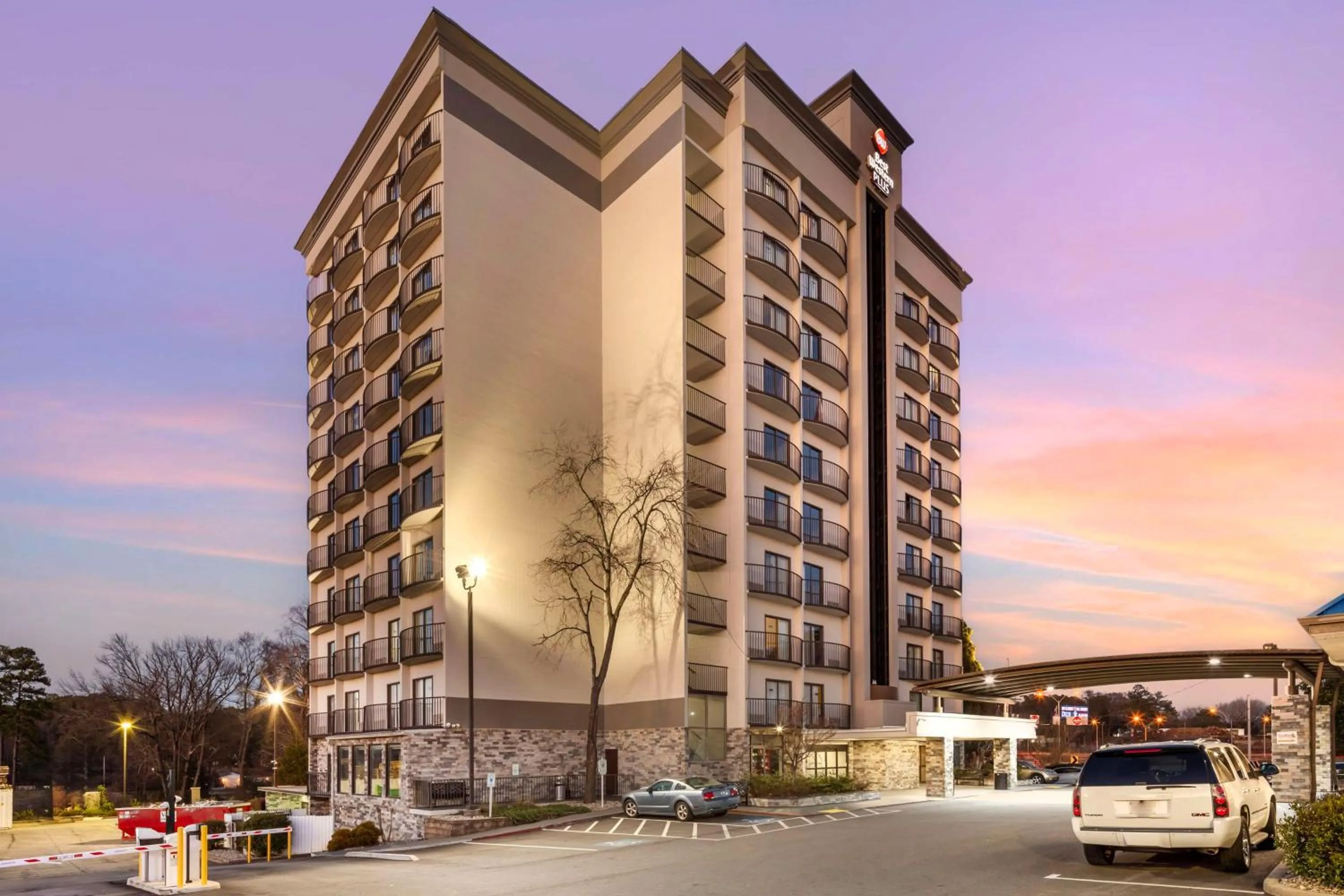 Property building in Best Western Plus Atlanta Airport East