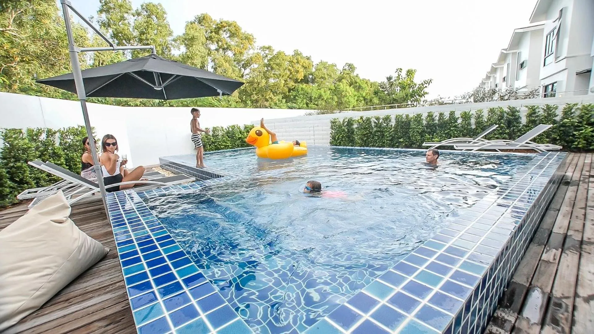 Swimming pool in Happy Family Villa