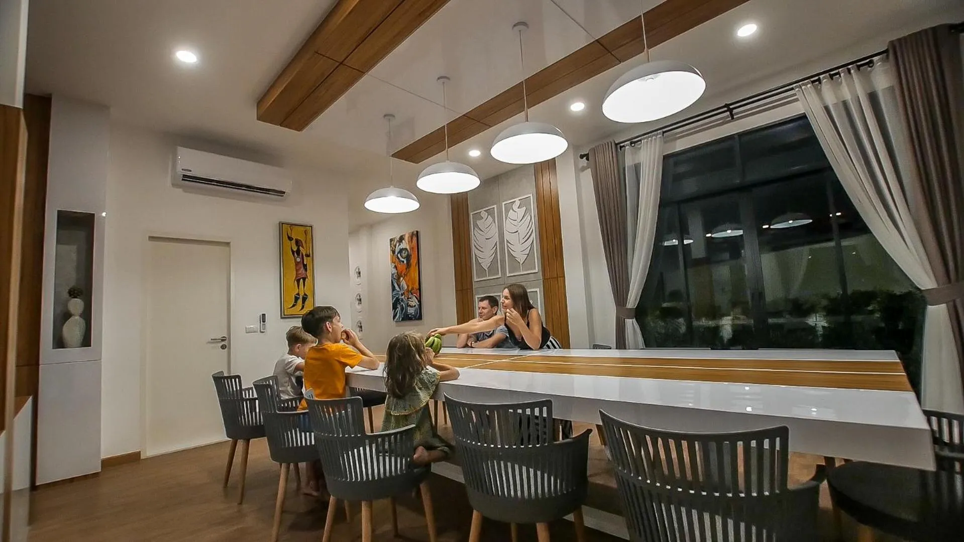 Communal lounge/ TV room in Happy Family Villa