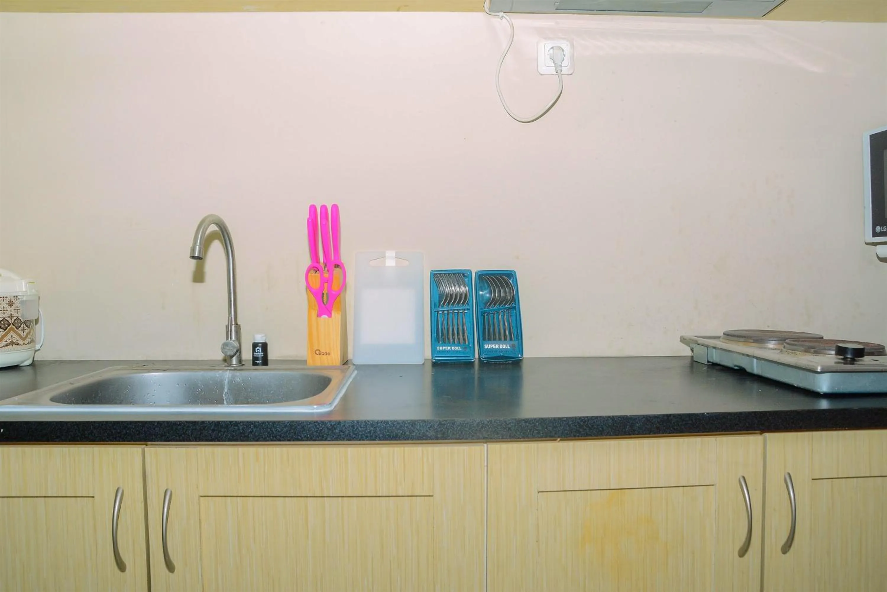 Kitchen or kitchenette in 3BR Business Residence at Grand Palace Kemayoran Apartment By Travelio