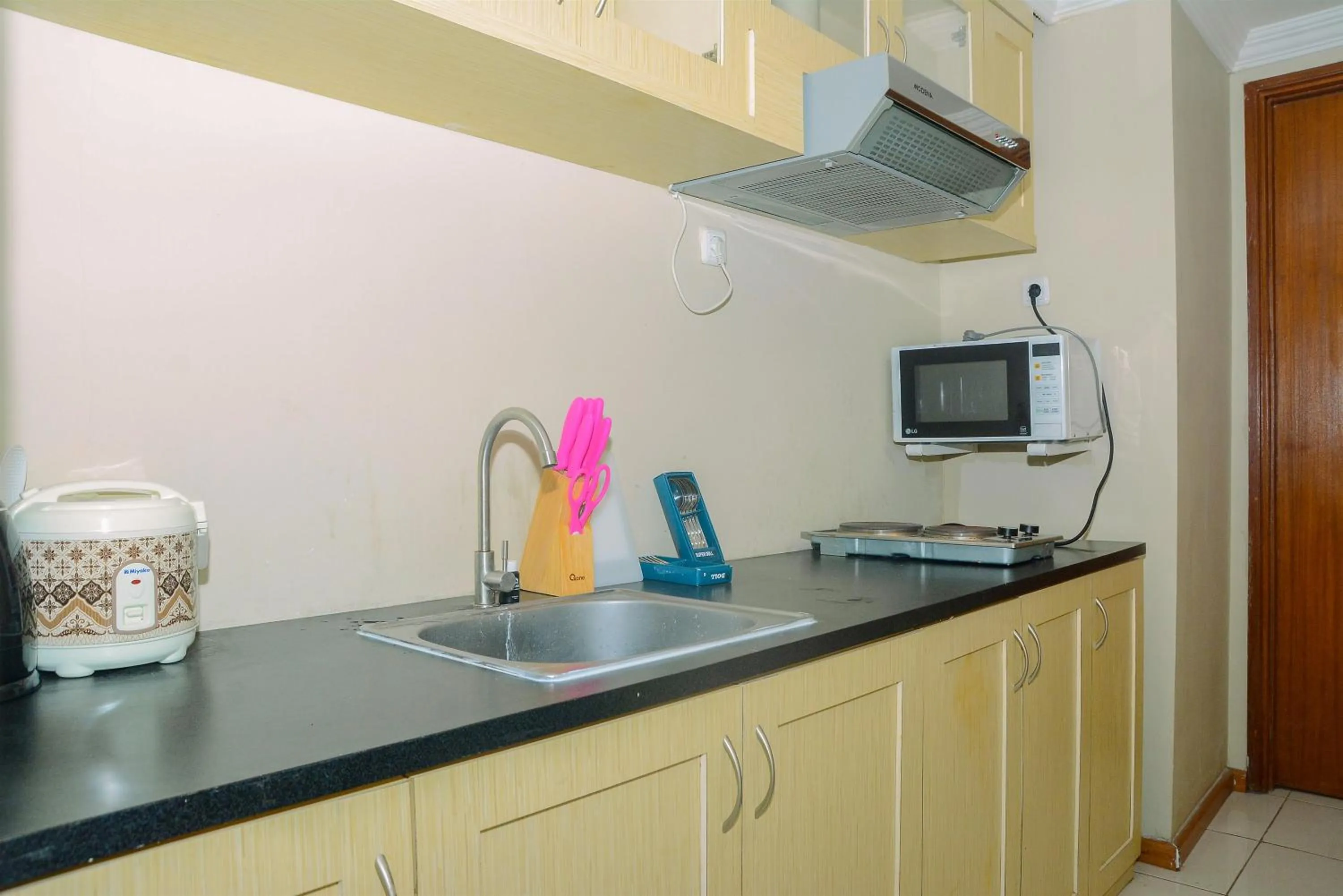 3BR Business Residence at Grand Palace Kemayoran Apartment By Travelio