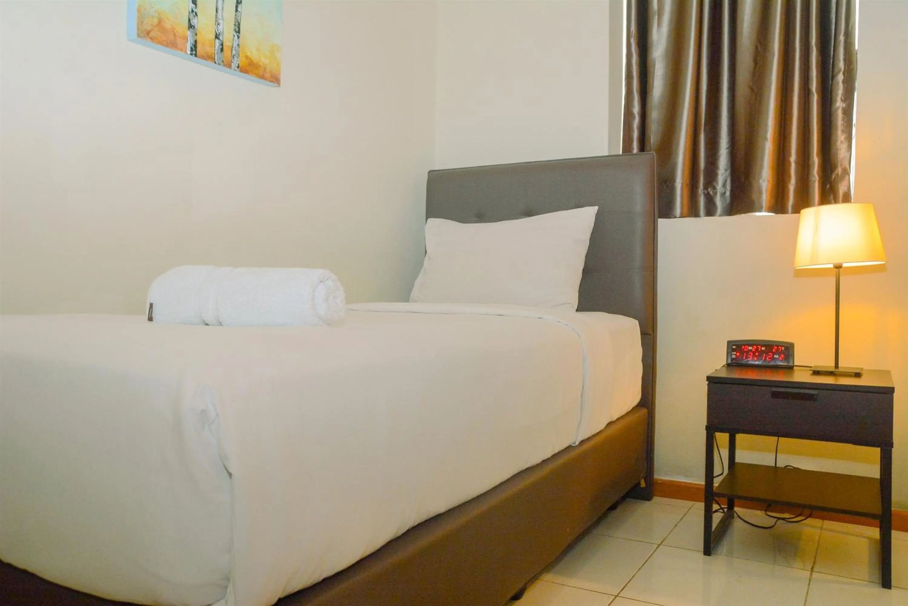 Bedroom, Bed in 3BR Business Residence at Grand Palace Kemayoran Apartment By Travelio