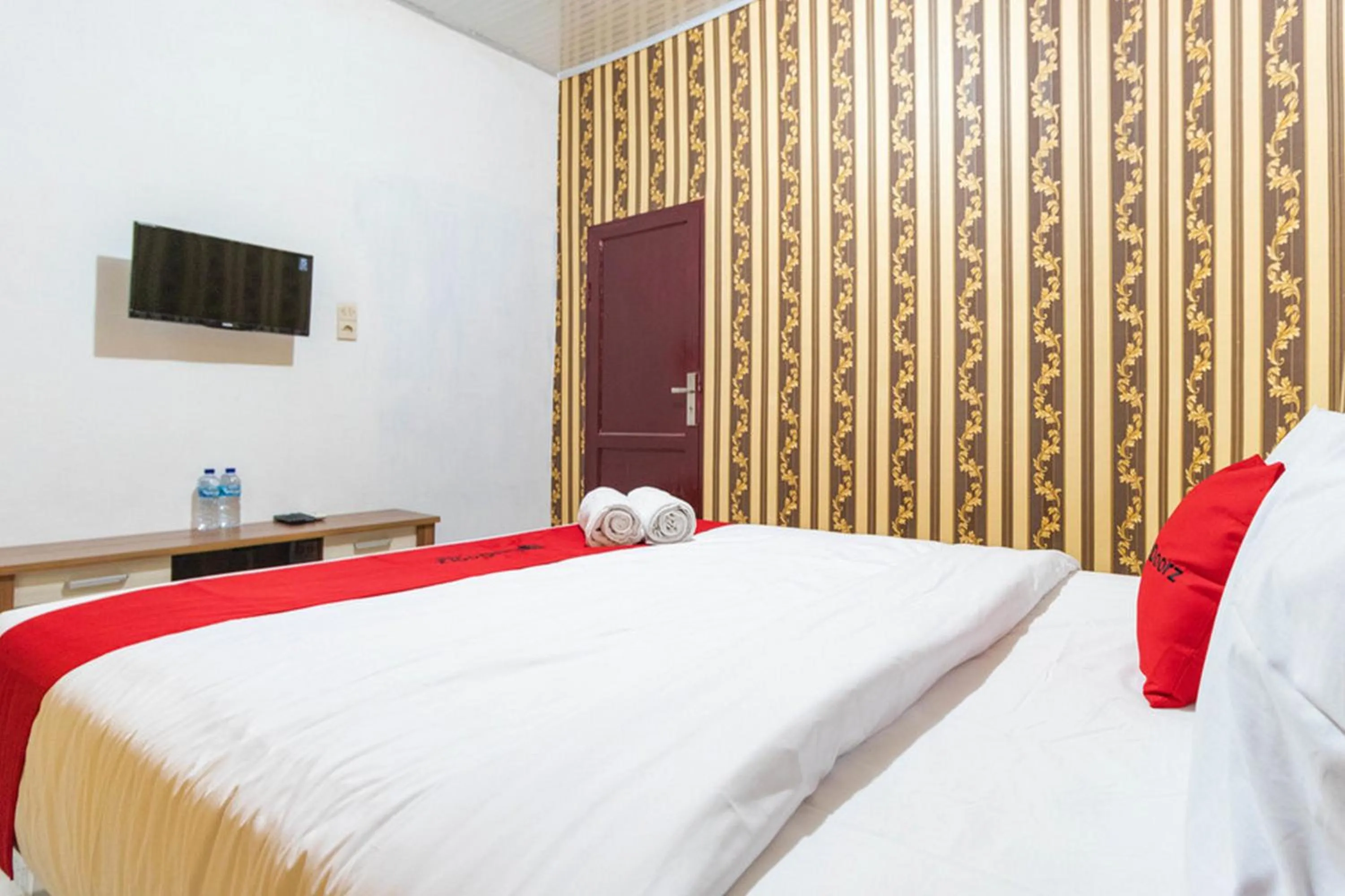Bedroom, Bed in RedDoorz Plus near Universitas Methodist Medan