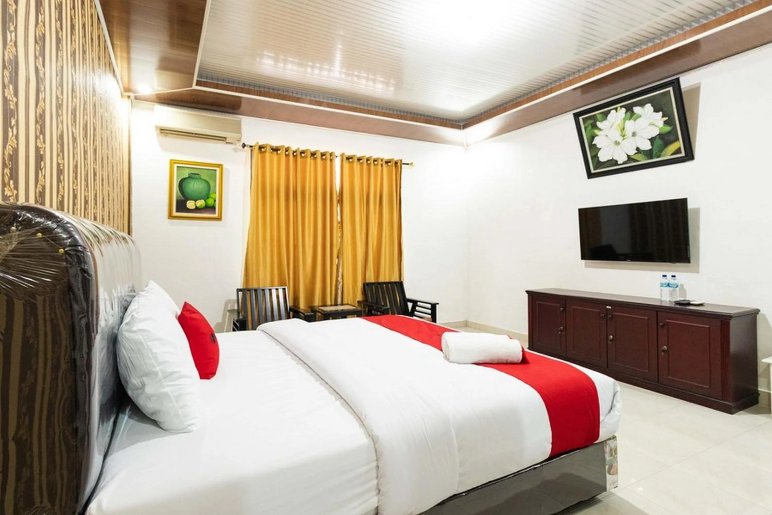 Bed in RedDoorz Plus near Universitas Methodist Medan