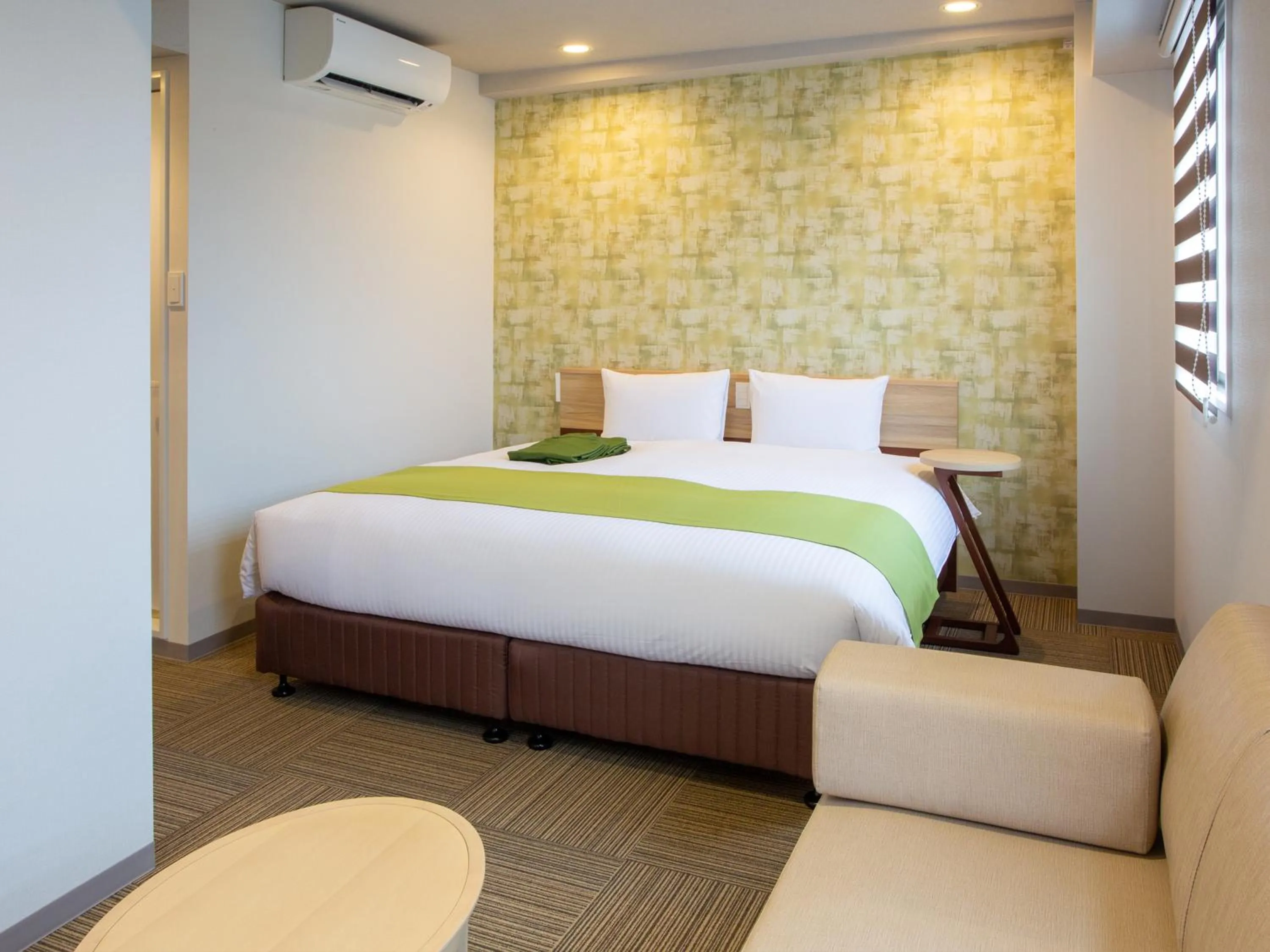 Bed in Kuretake Inn Ogaki Ekimae