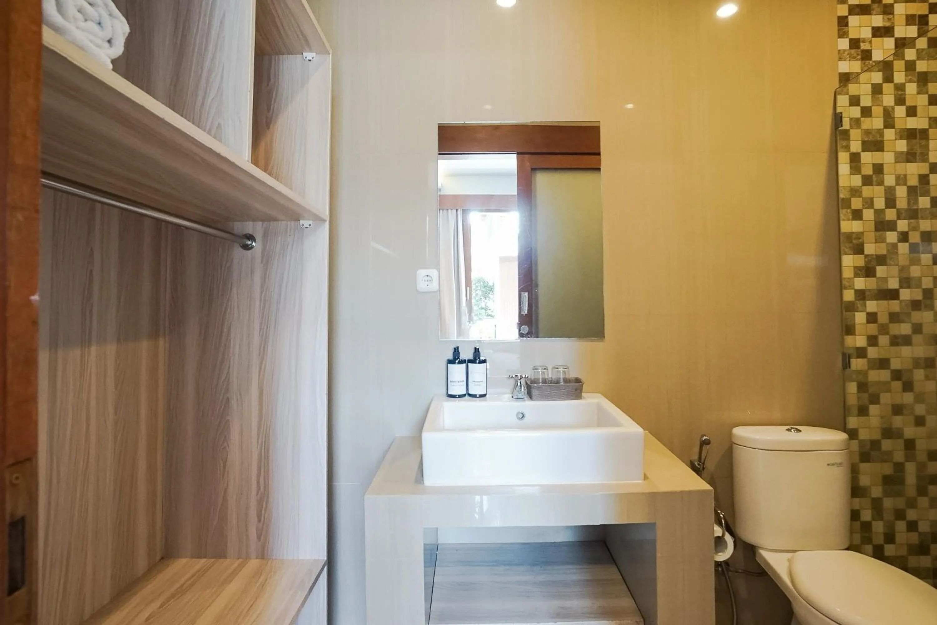 Toilet in Mahesa Suites Seminyak