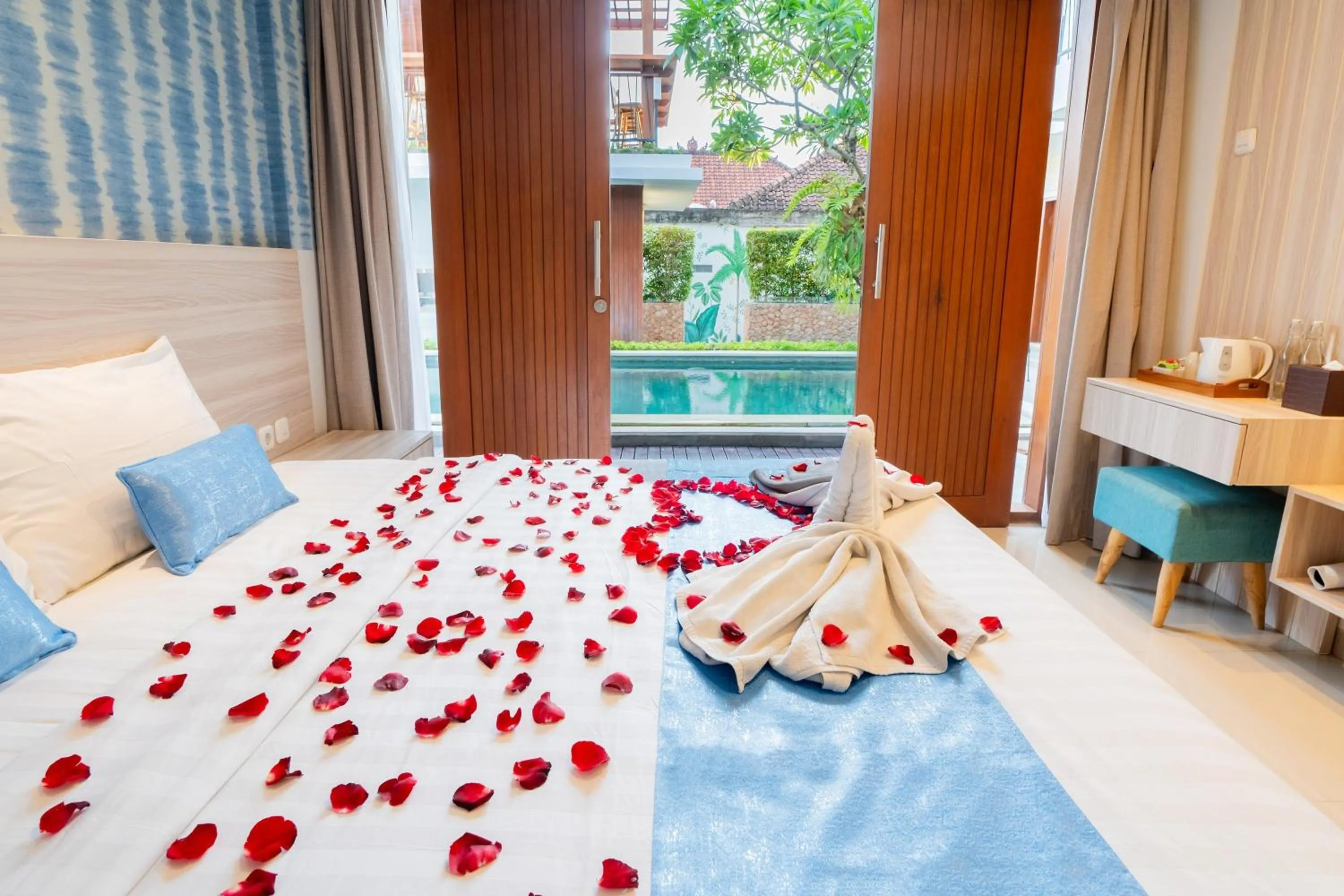 Bed in Mahesa Suites Seminyak
