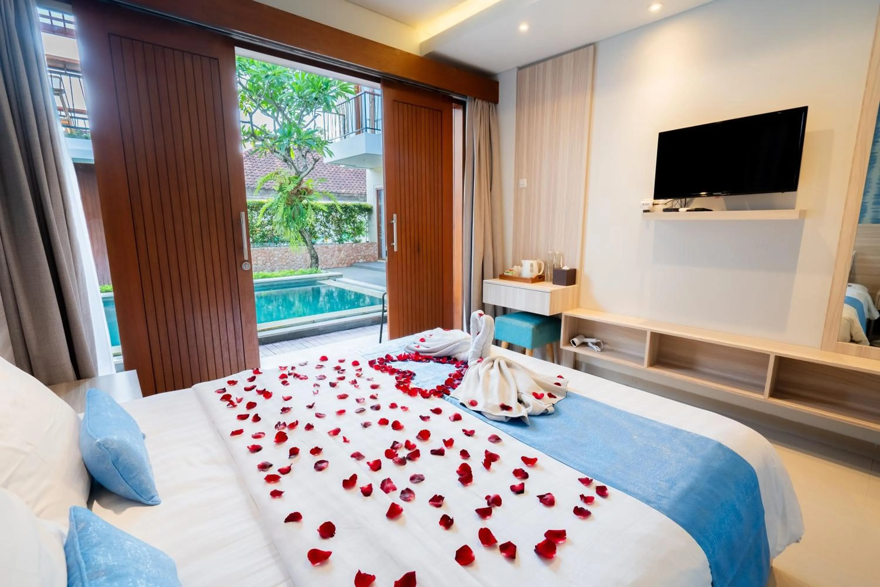 Bed in Mahesa Suites Seminyak