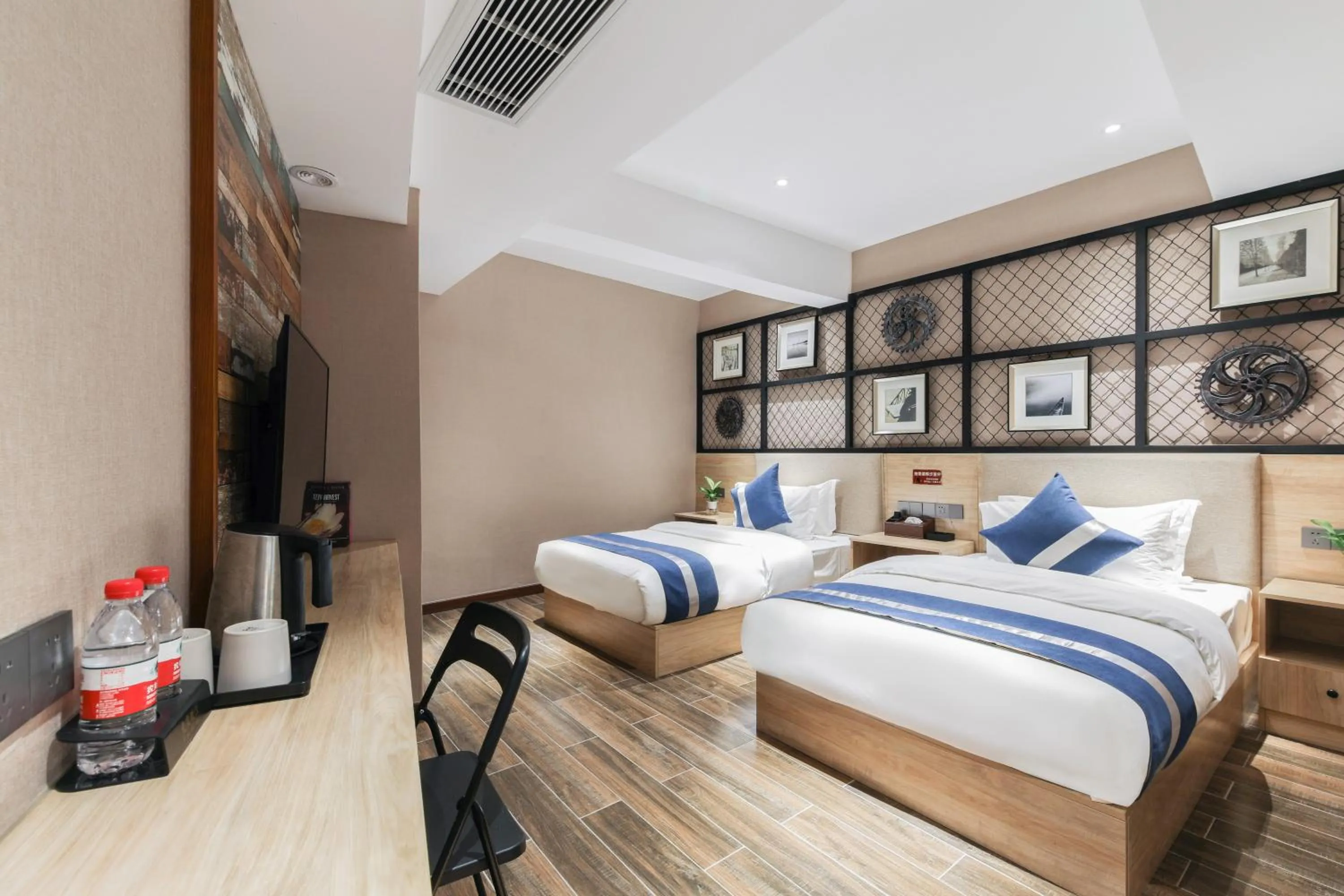 Bed in Zou Qu Ye Travel Hotel