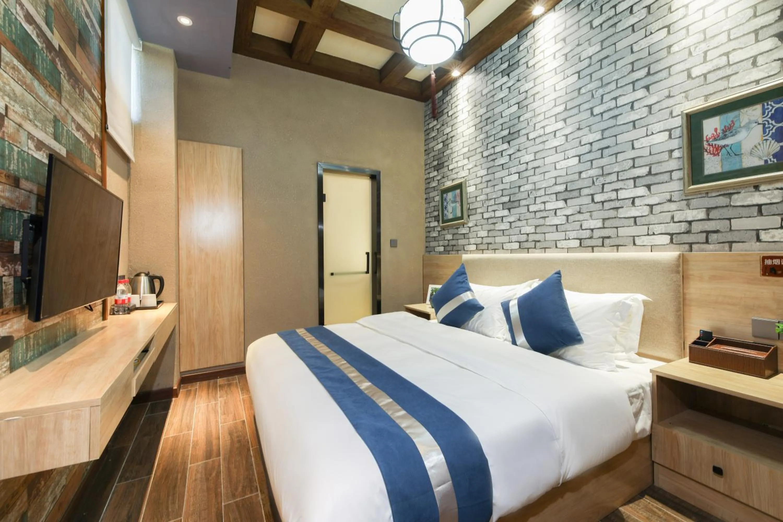 Bed in Zou Qu Ye Travel Hotel