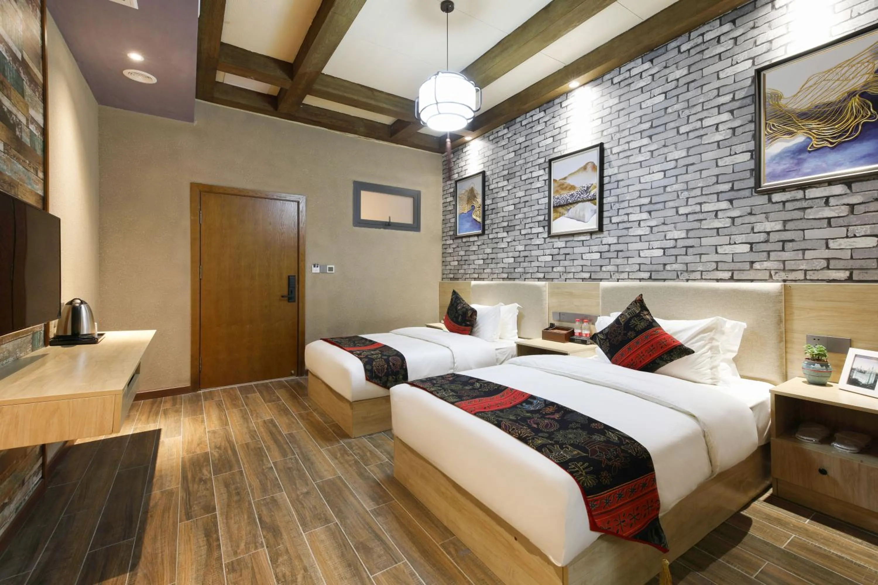 Bed in Zou Qu Ye Travel Hotel