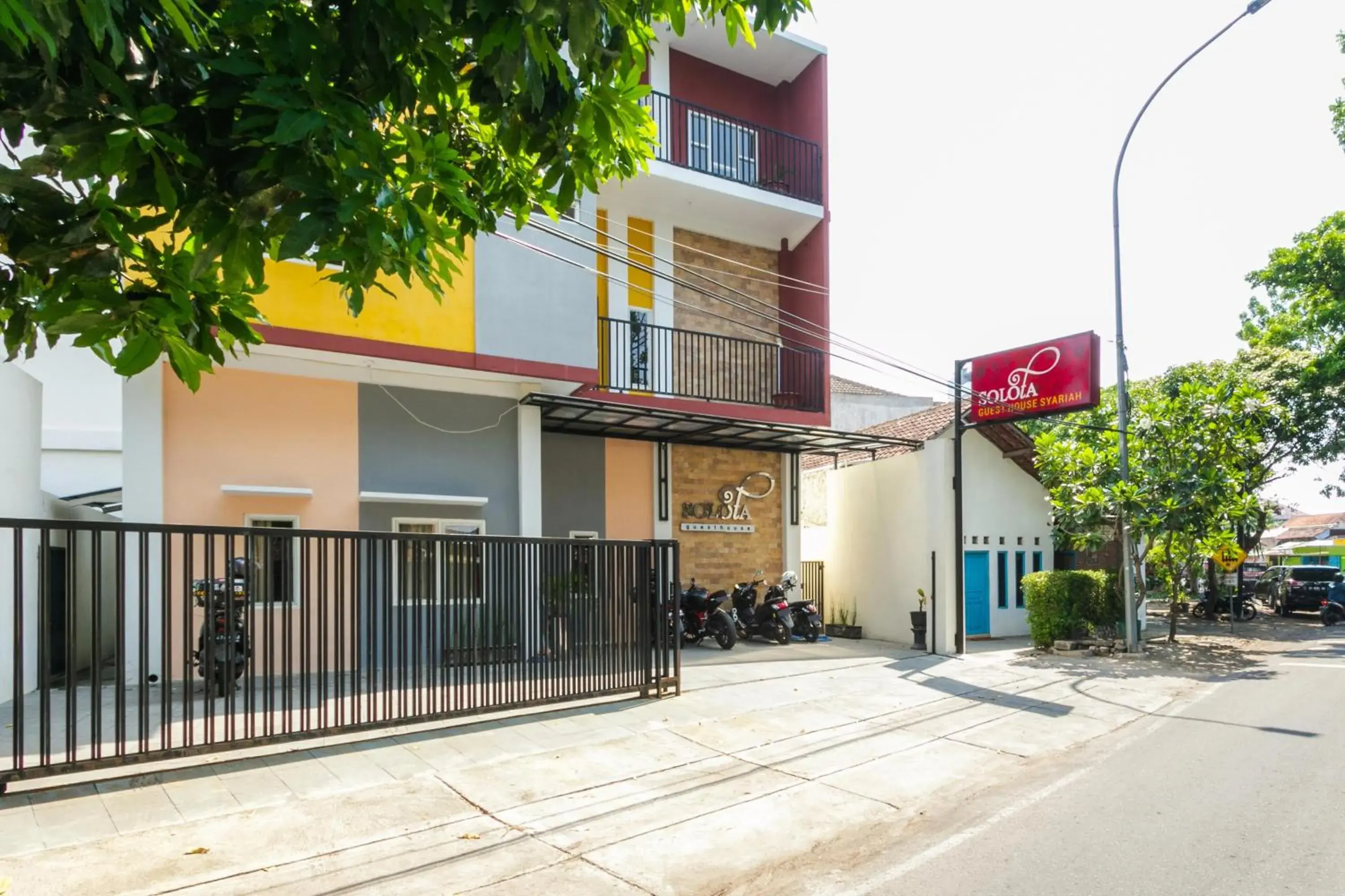 RedDoorz Syariah near Purwosari Train Station RedDoorz Syariah near Purwosari Train Station