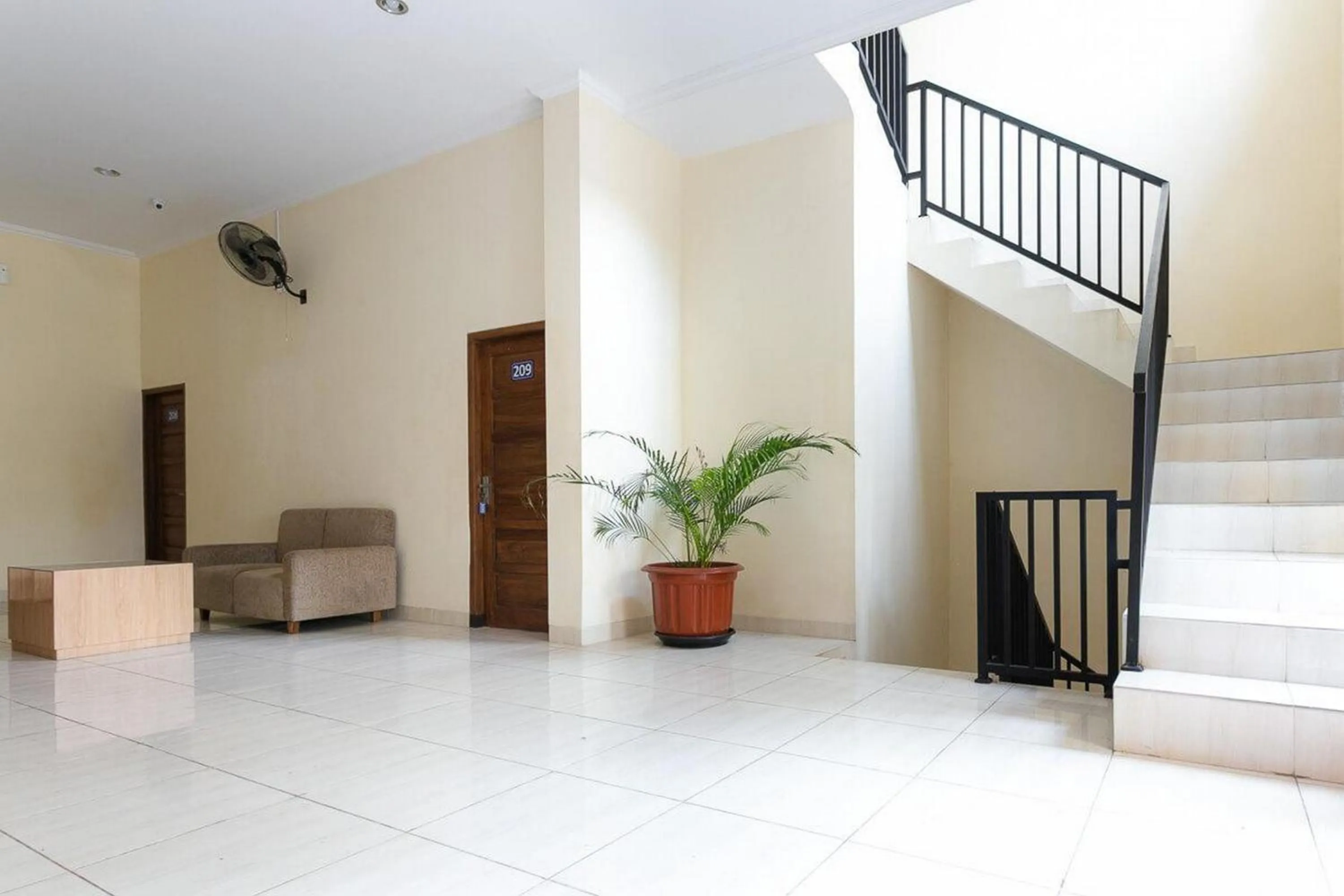 Seating area in RedDoorz Syariah near Purwosari Train Station