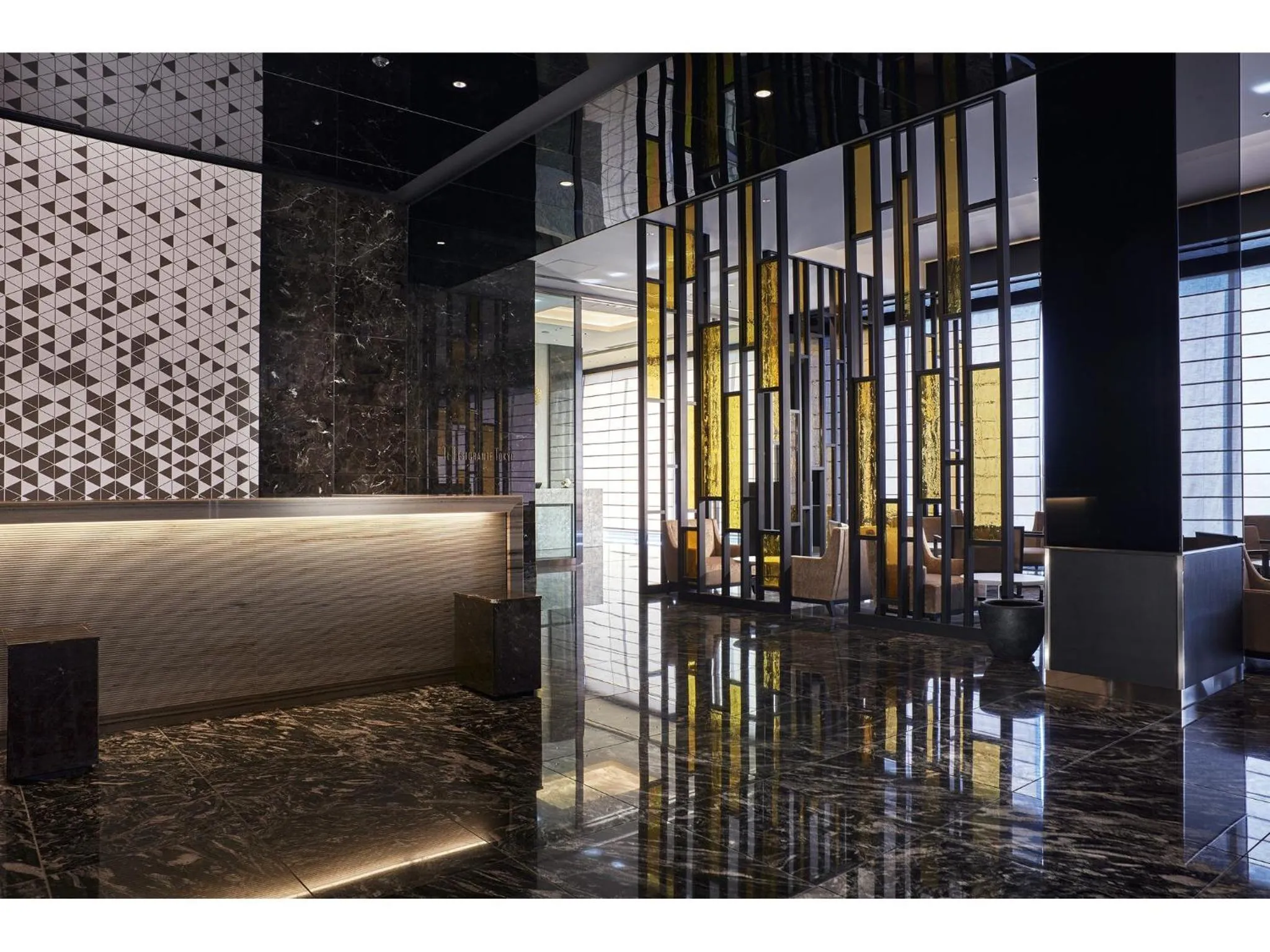 Lobby or reception, Bed in Villa Fontaine Premier Haneda Airport