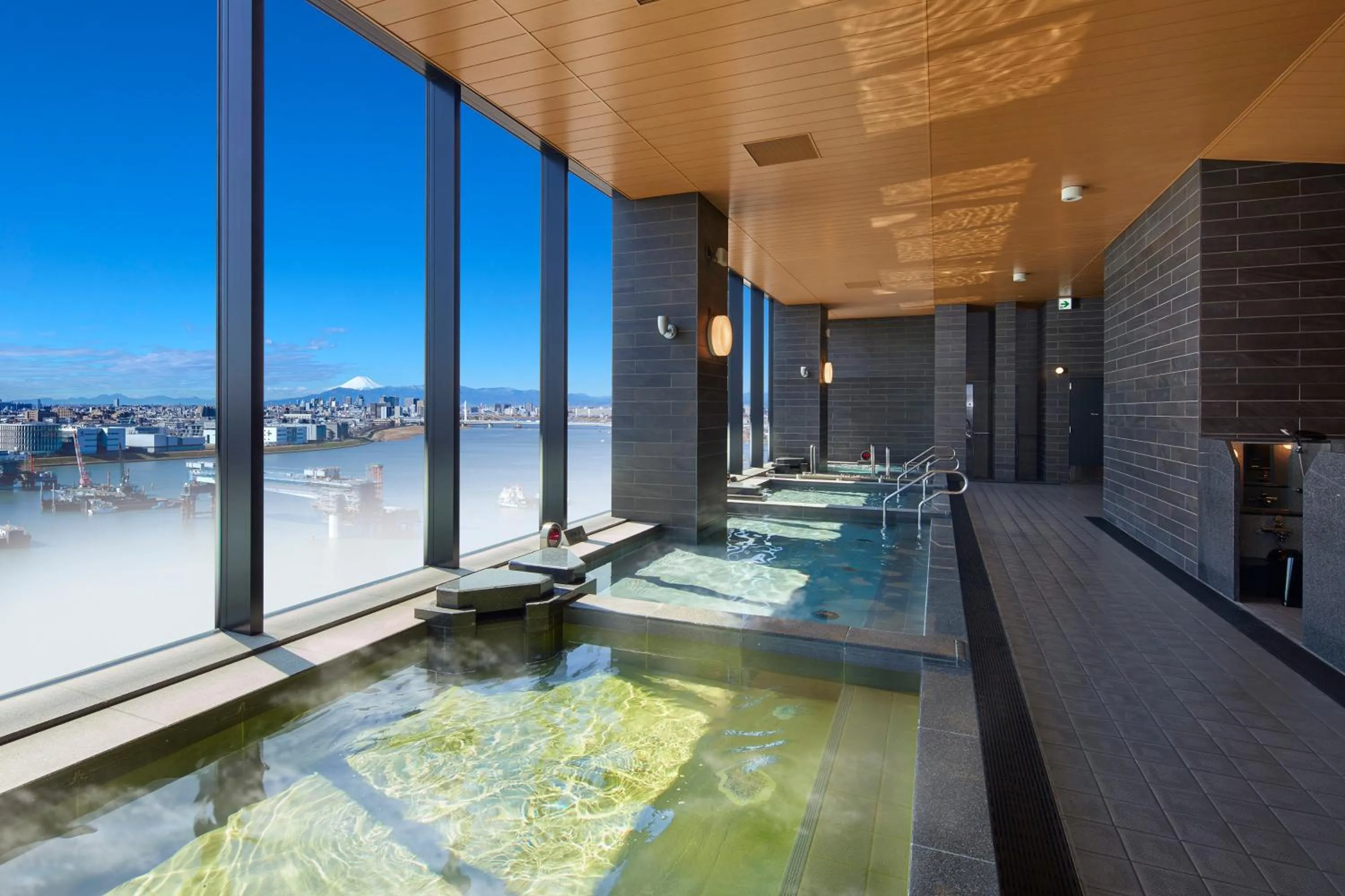 Hot Spring Bath in Villa Fontaine Premier Haneda Airport