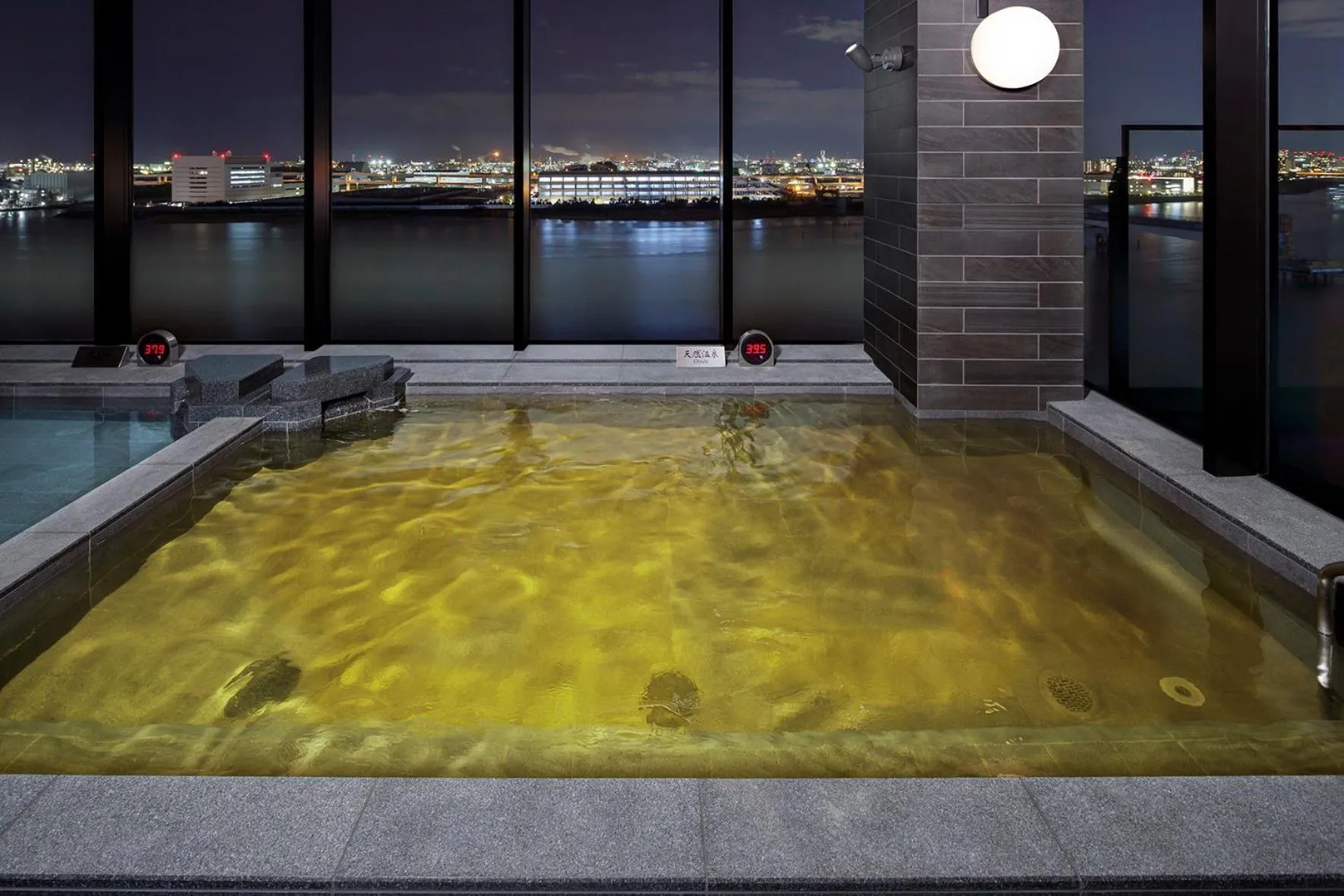 Hot Spring Bath in Villa Fontaine Premier Haneda Airport