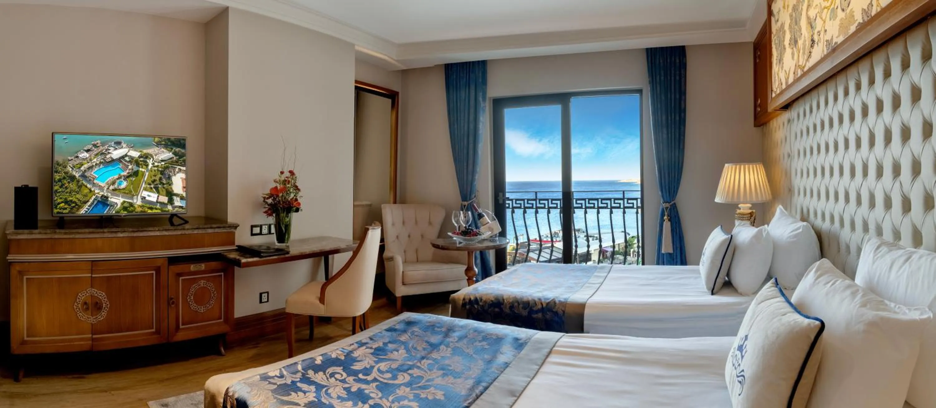 Bedroom, Bed in Lords Palace Hotel SPA Casino