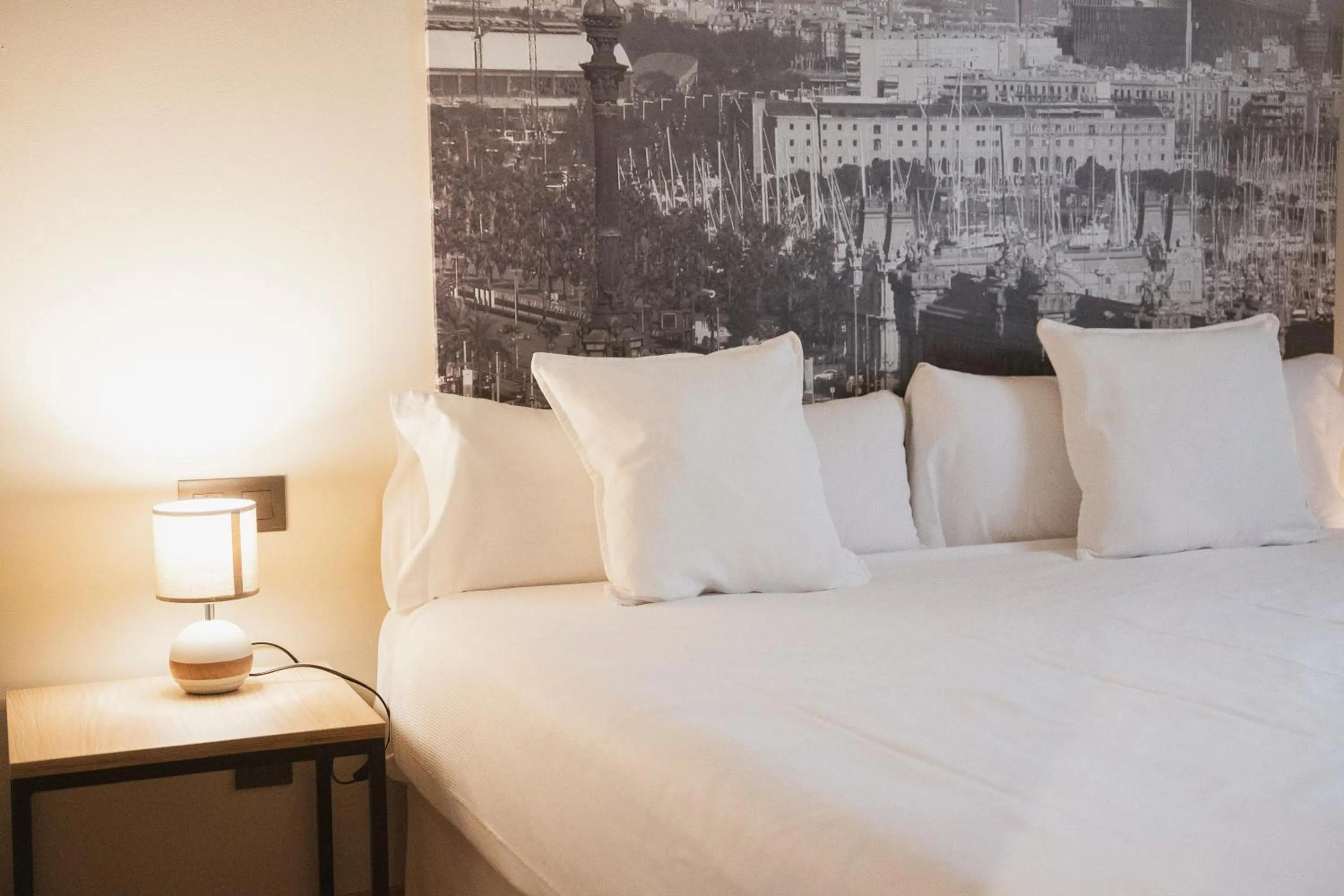 Bed in Apartments Hotel Sant Pau