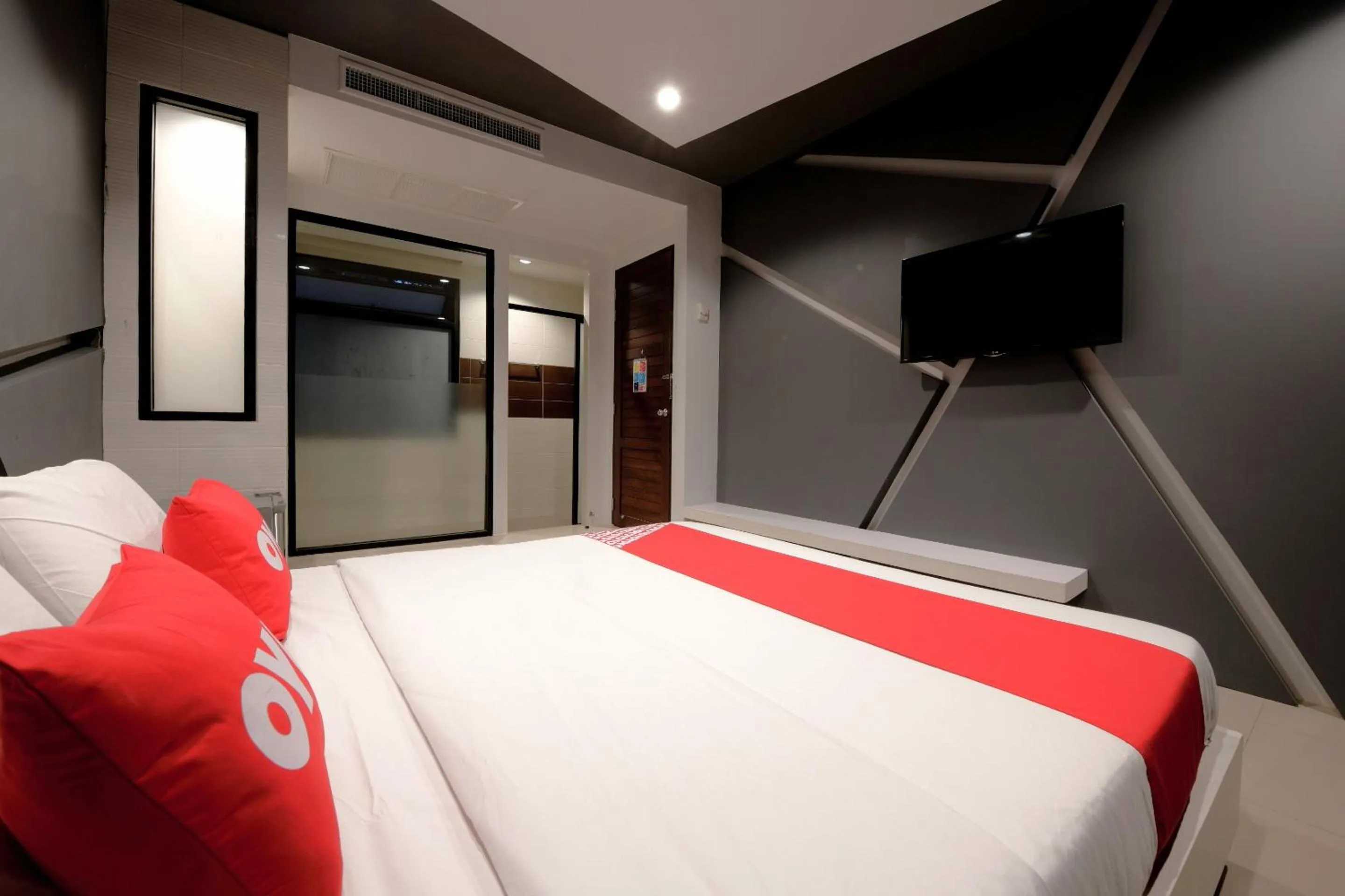 Bedroom, Bed in Sriracha Hotel And Spa