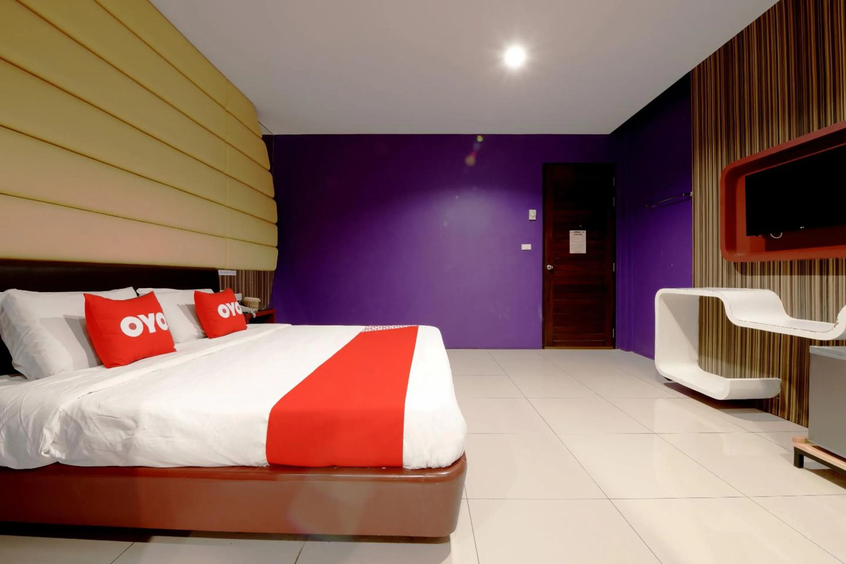 Bedroom, Bed in Sriracha Hotel And Spa