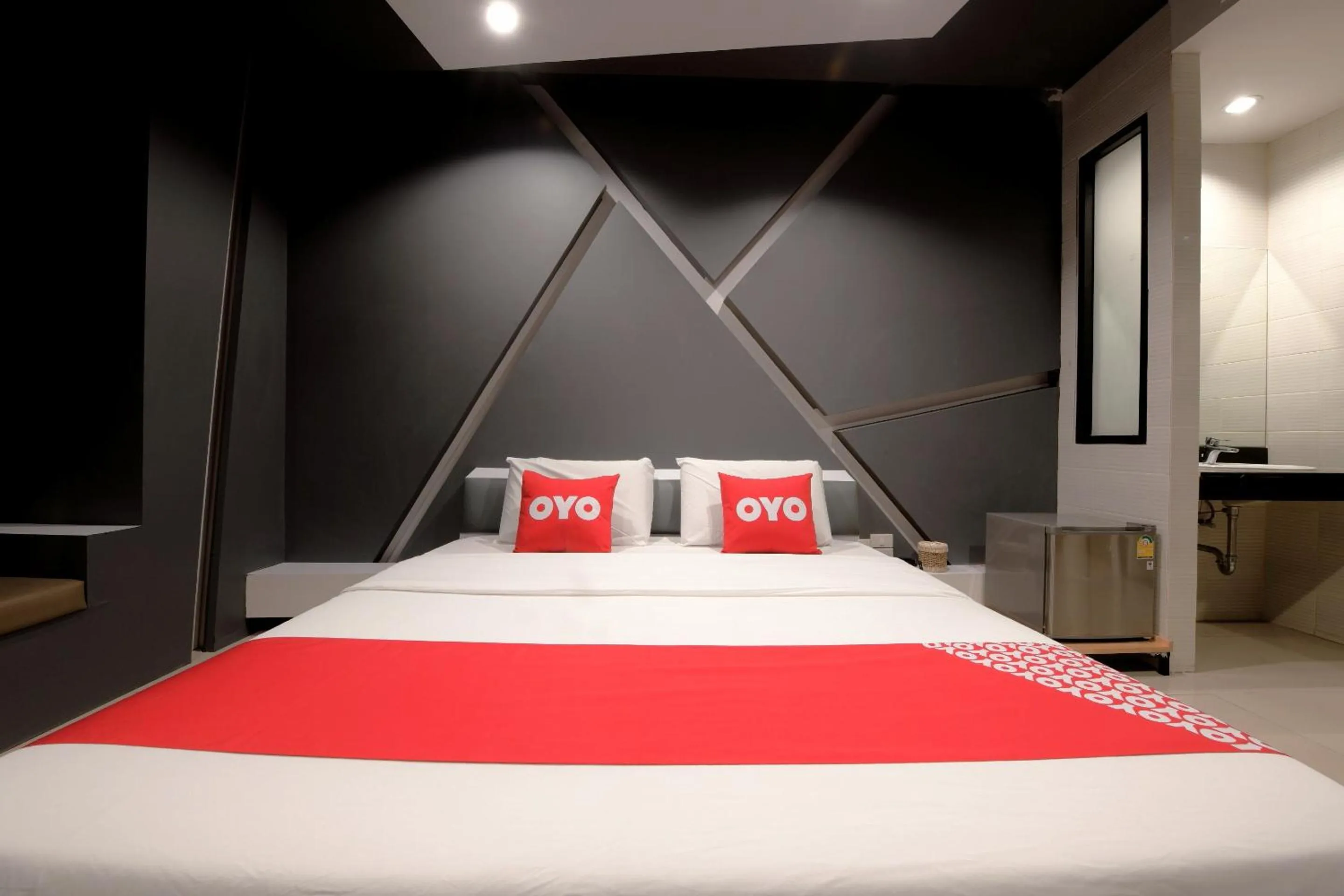 Bedroom, Bed in Sriracha Hotel And Spa