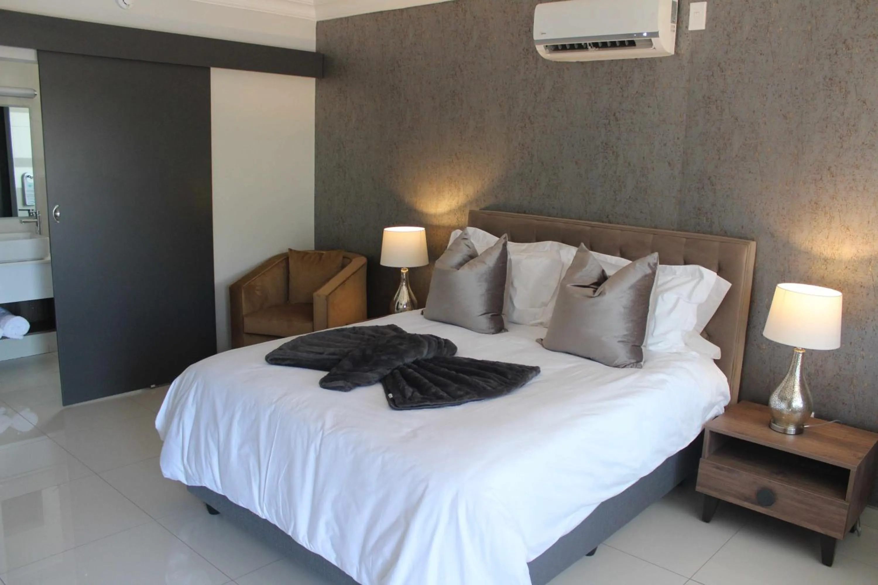 Bed in Prisatt Boutique Hotel