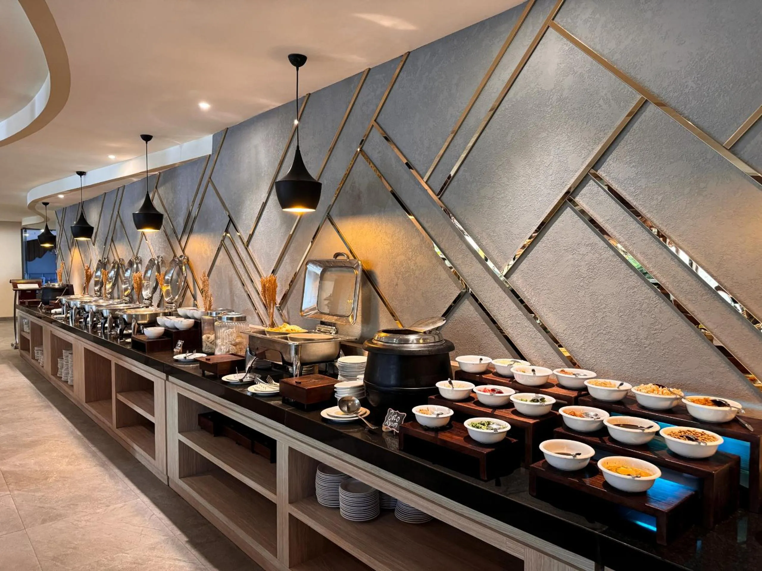 Breakfast in Aveon Hotel Yogyakarta by Daphna Management