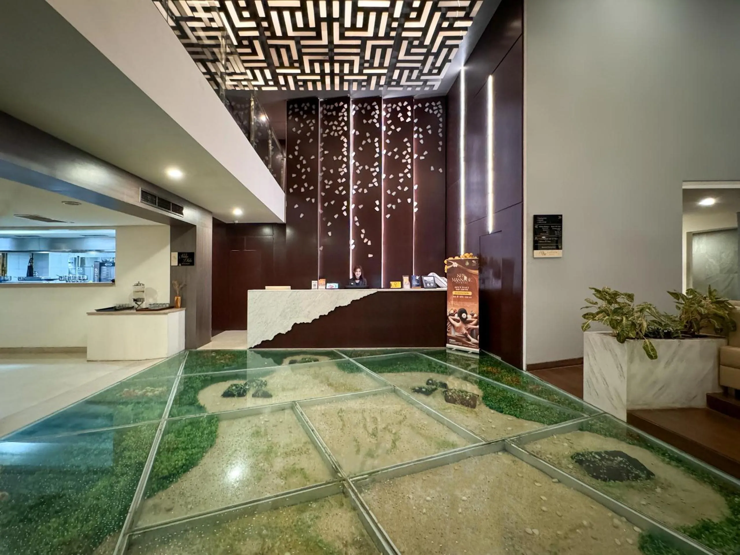 Lobby or reception in Aveon Hotel Yogyakarta by Daphna Management