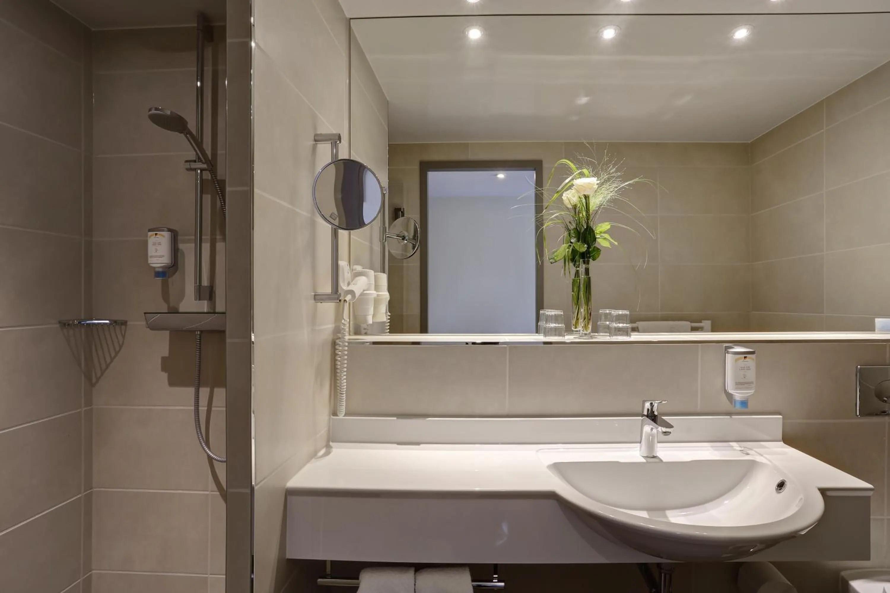 Shower in Parkhotel CUP VITALIS