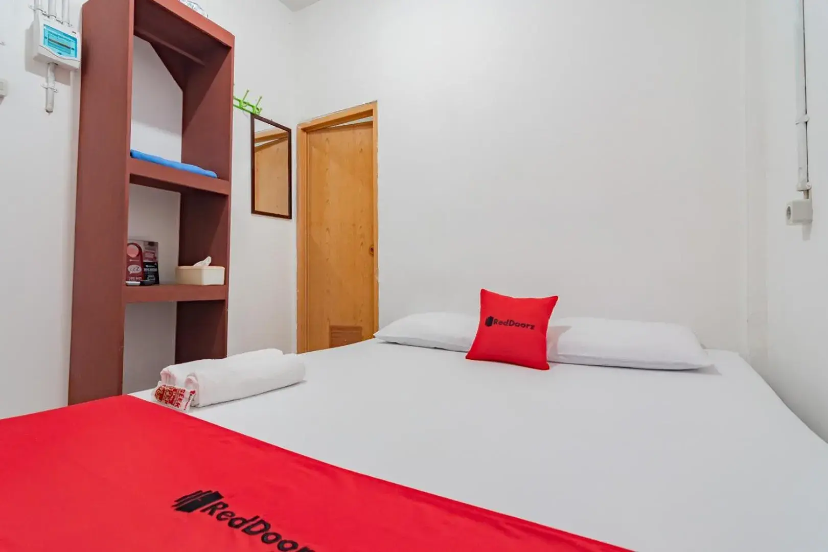Double Room in RedDoorz near Riau Junction Mall 2 Double Room in RedDoorz near Riau Junction Mall 2