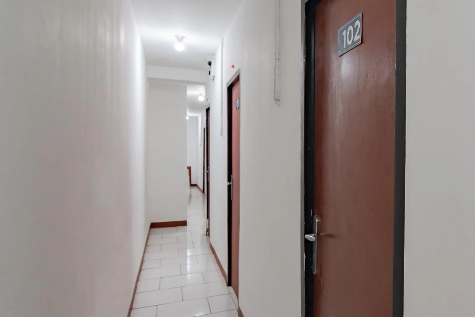 RedDoorz near Riau Junction Mall 2