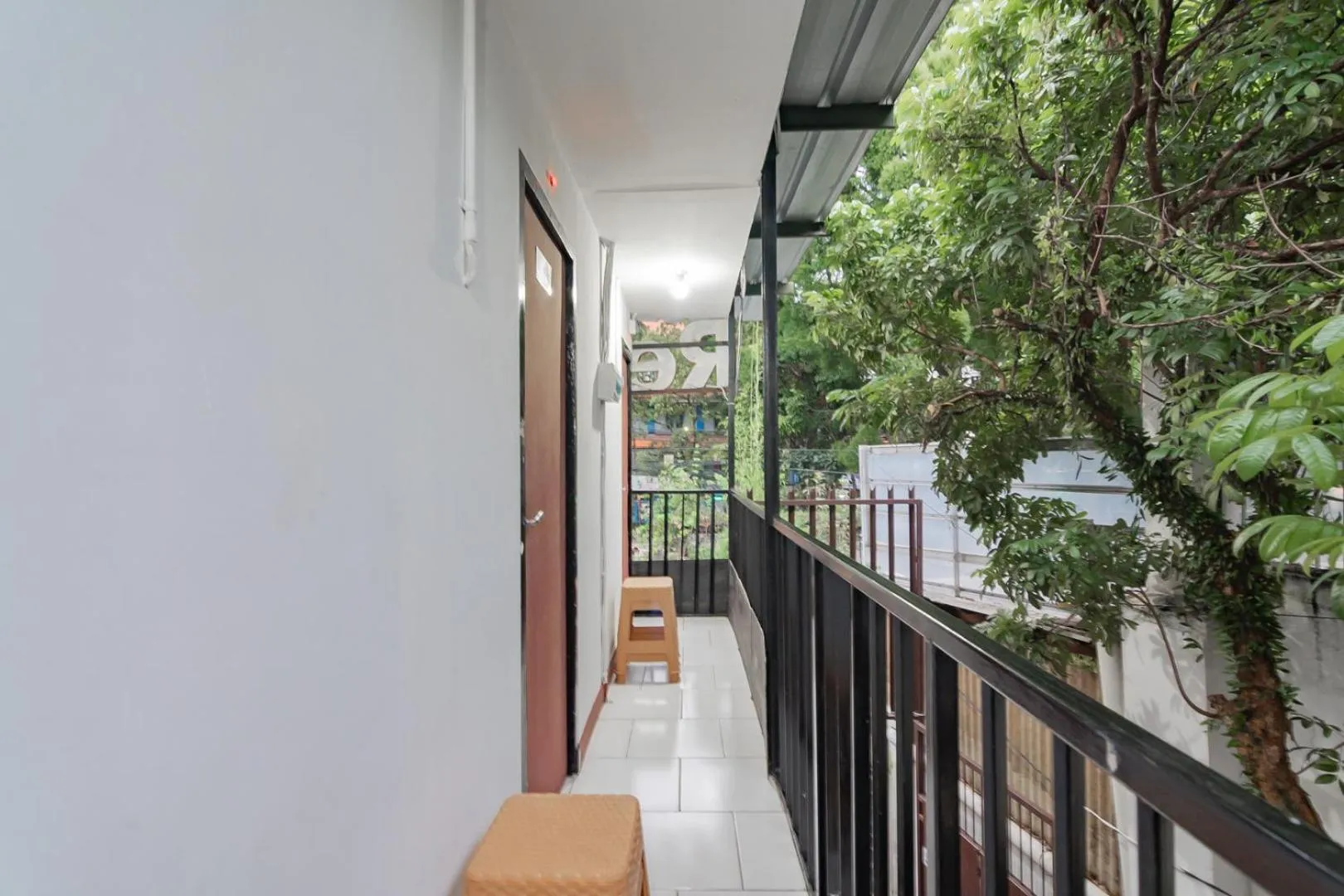 RedDoorz near Riau Junction Mall 2