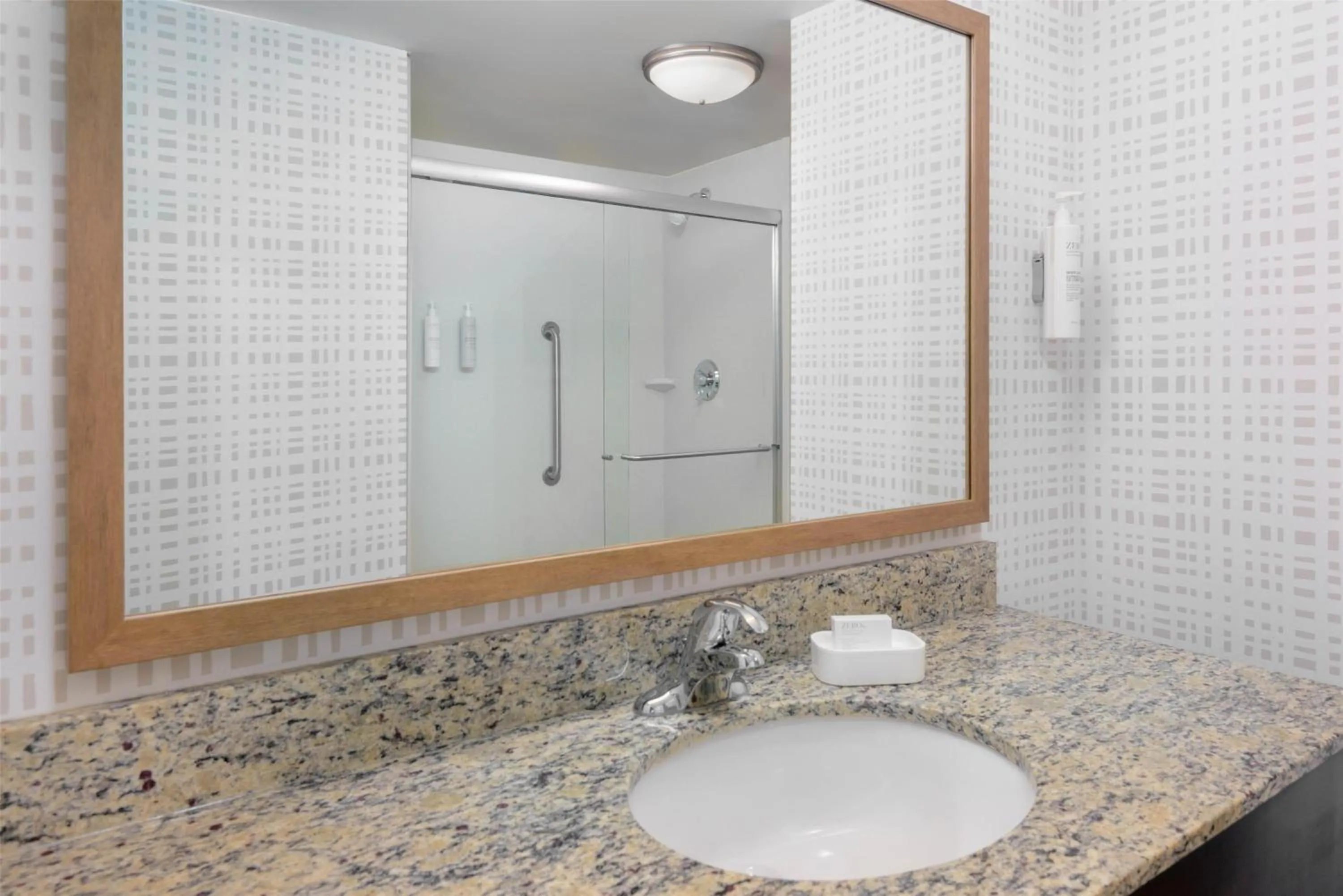 Bathroom in Hampton Inn & Suites Pensacola/Gulf Breeze