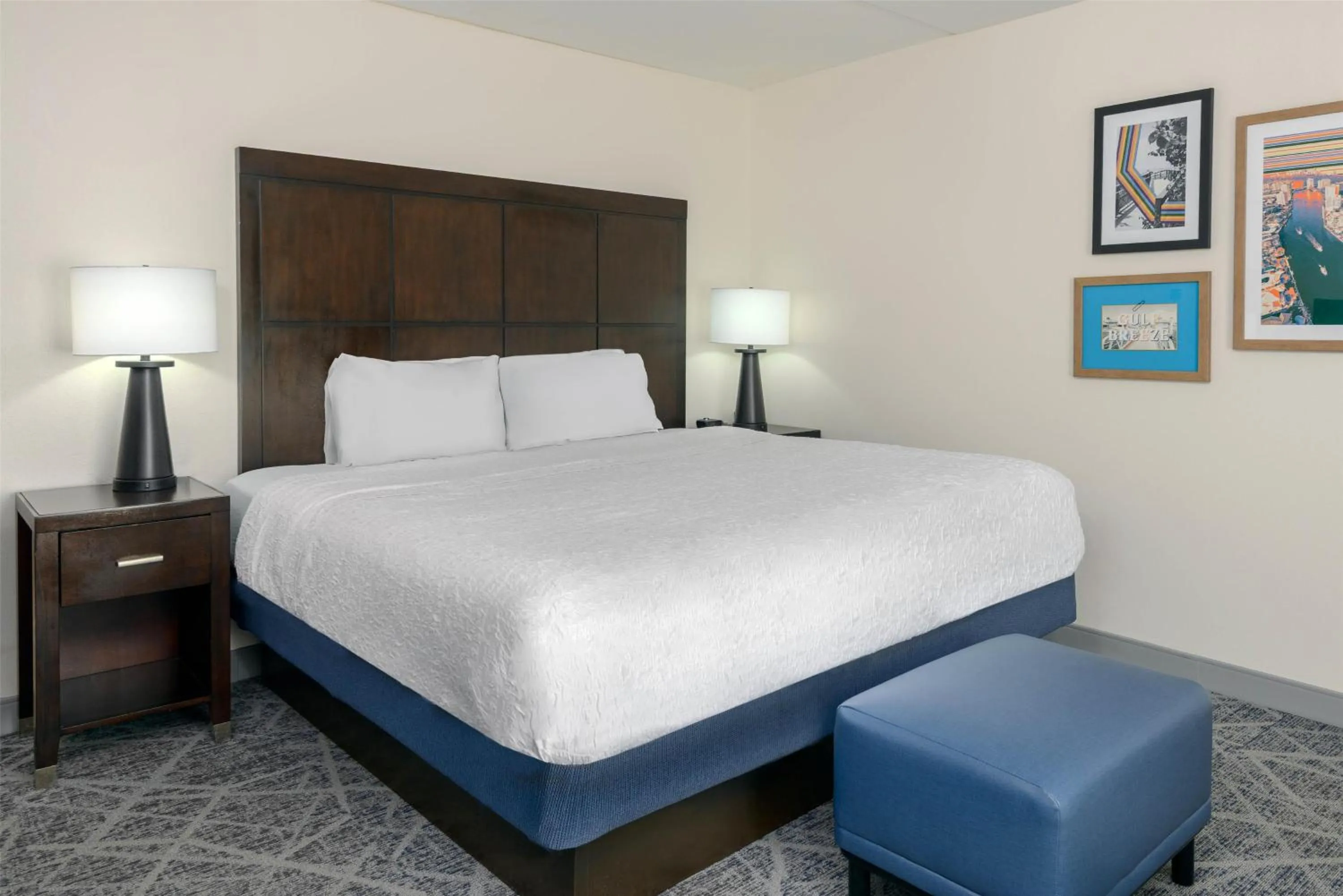 Bed in Hampton Inn & Suites Pensacola/Gulf Breeze