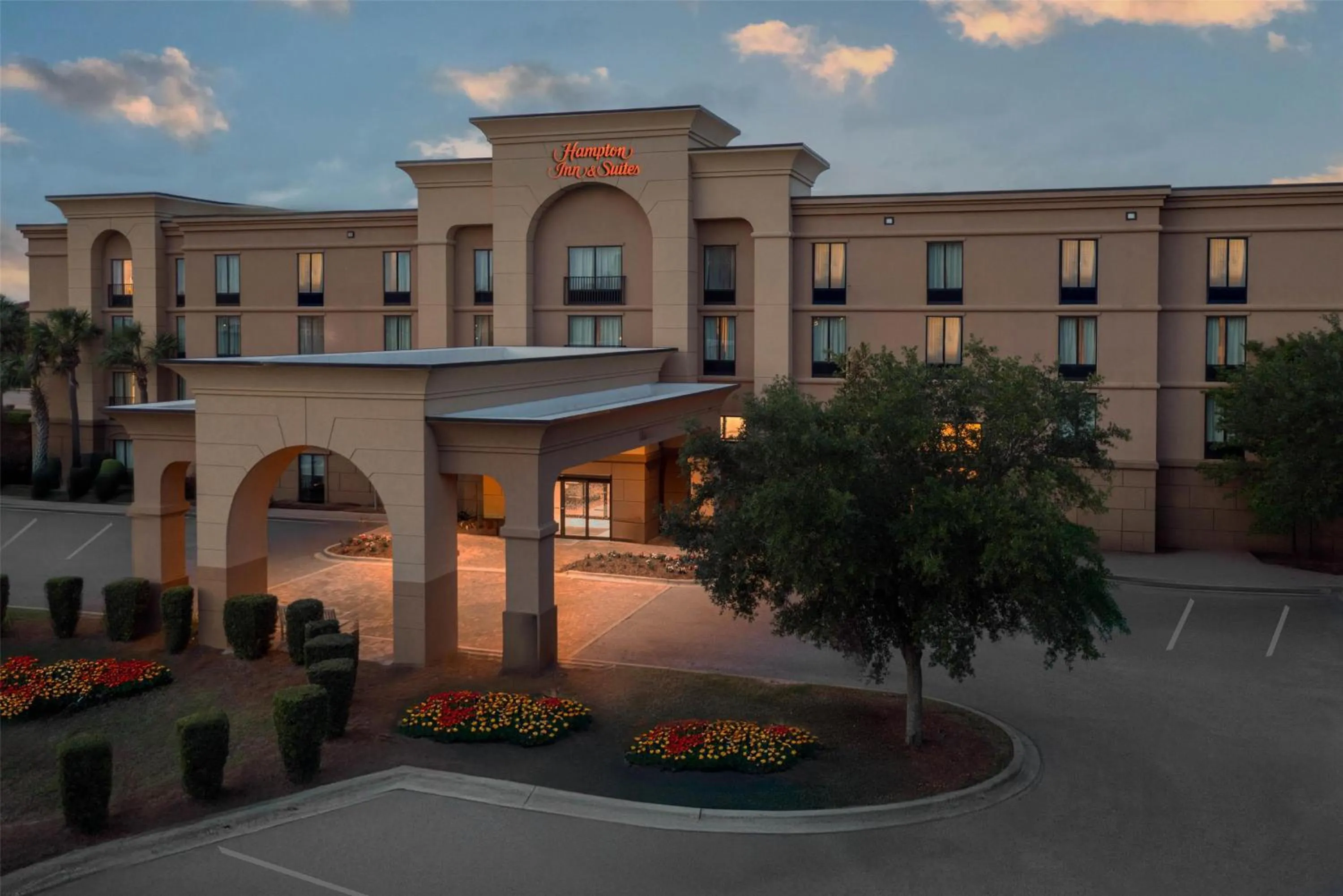 Property building in Hampton Inn & Suites Pensacola/Gulf Breeze