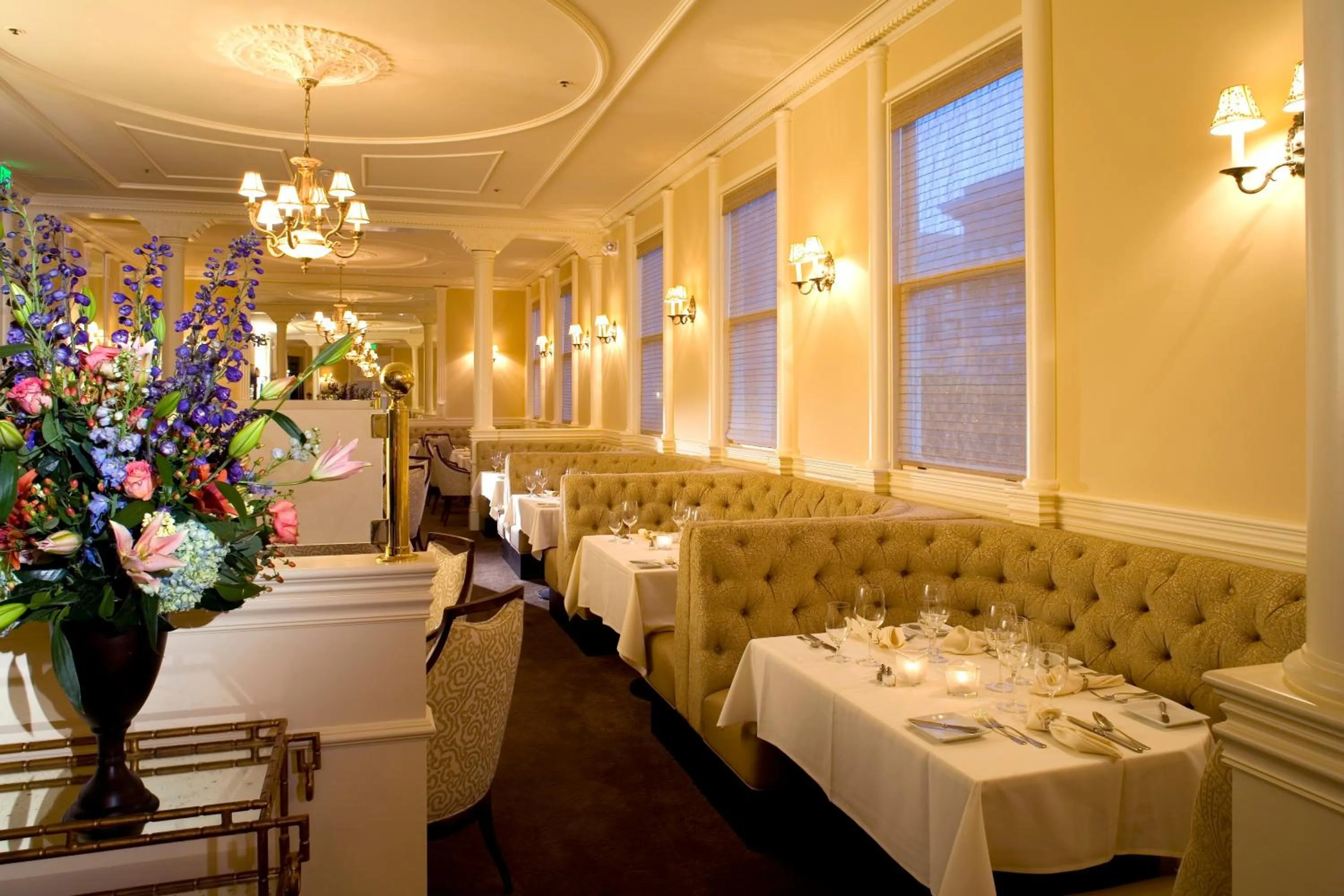 Restaurant/places to eat in Hotel Majestic