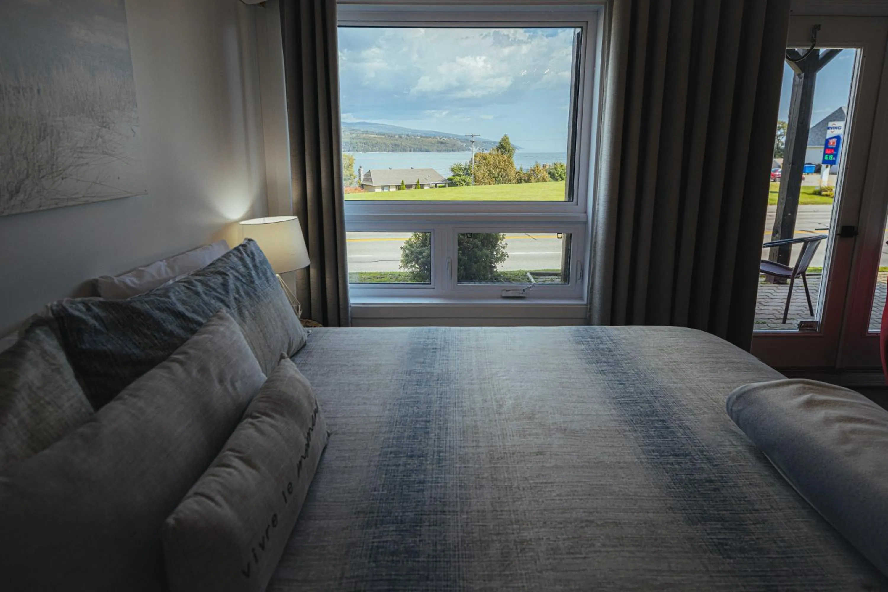 Bed in Motel le Point de Vue