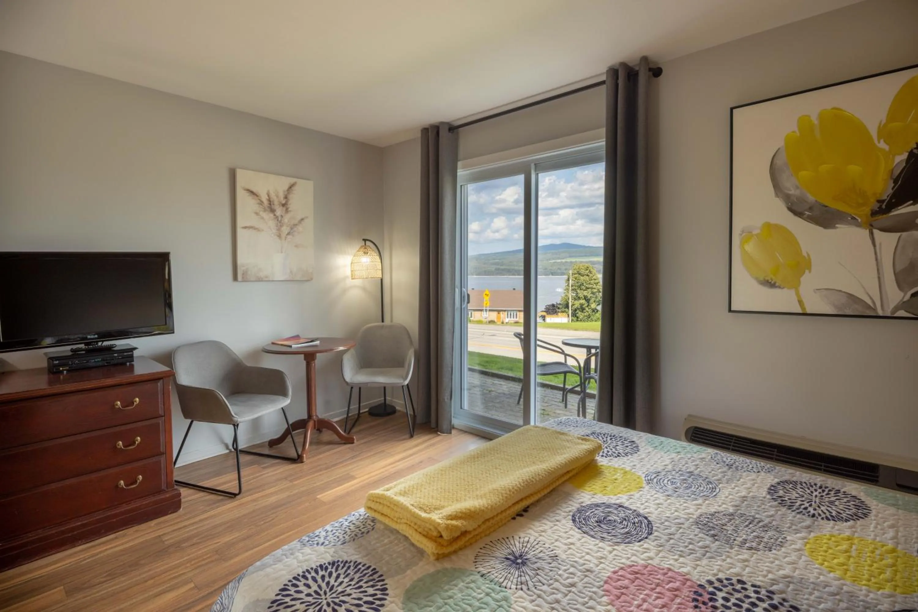 Bed in Motel le Point de Vue