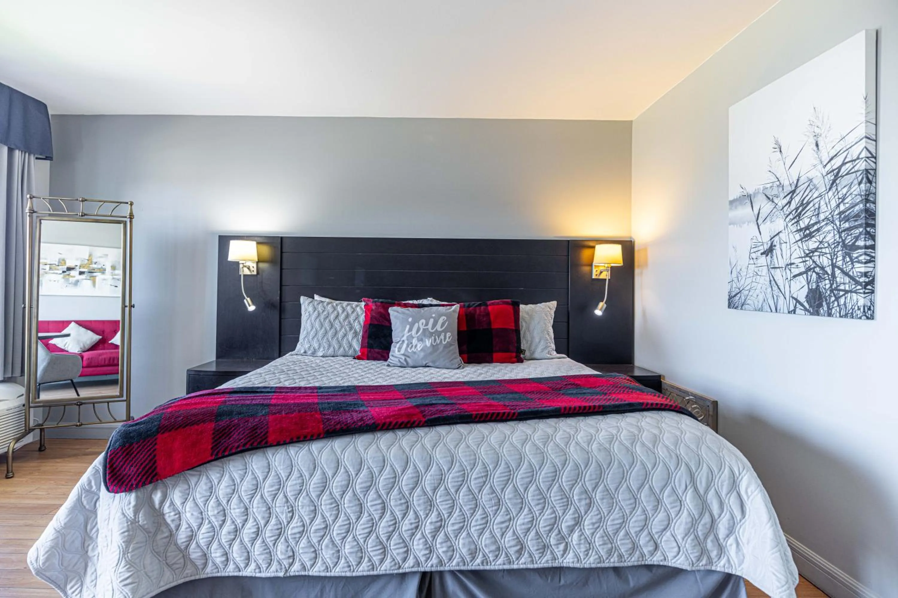 Photo of the whole room, Bed in Motel le Point de Vue