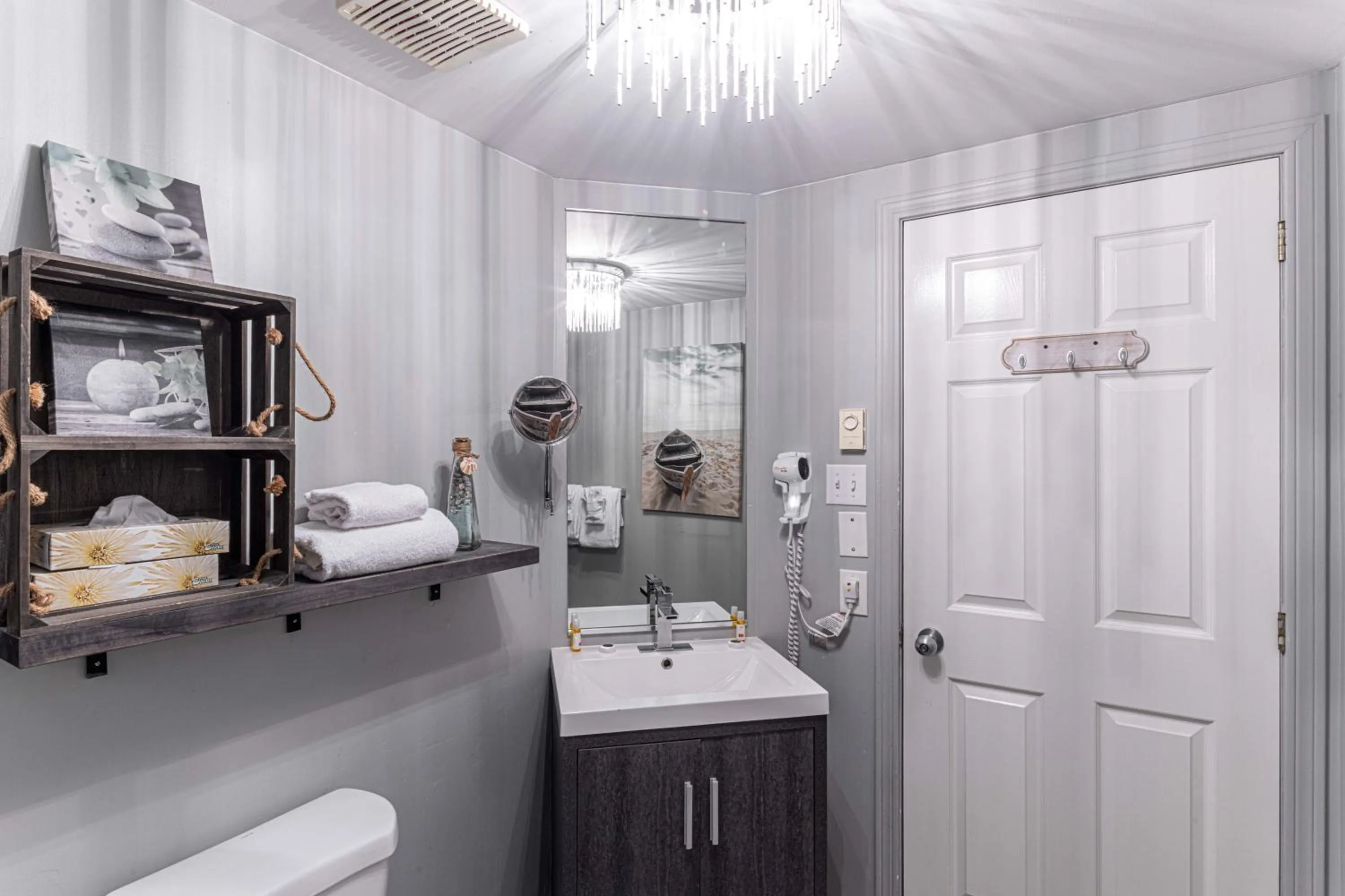 Bathroom in Motel le Point de Vue